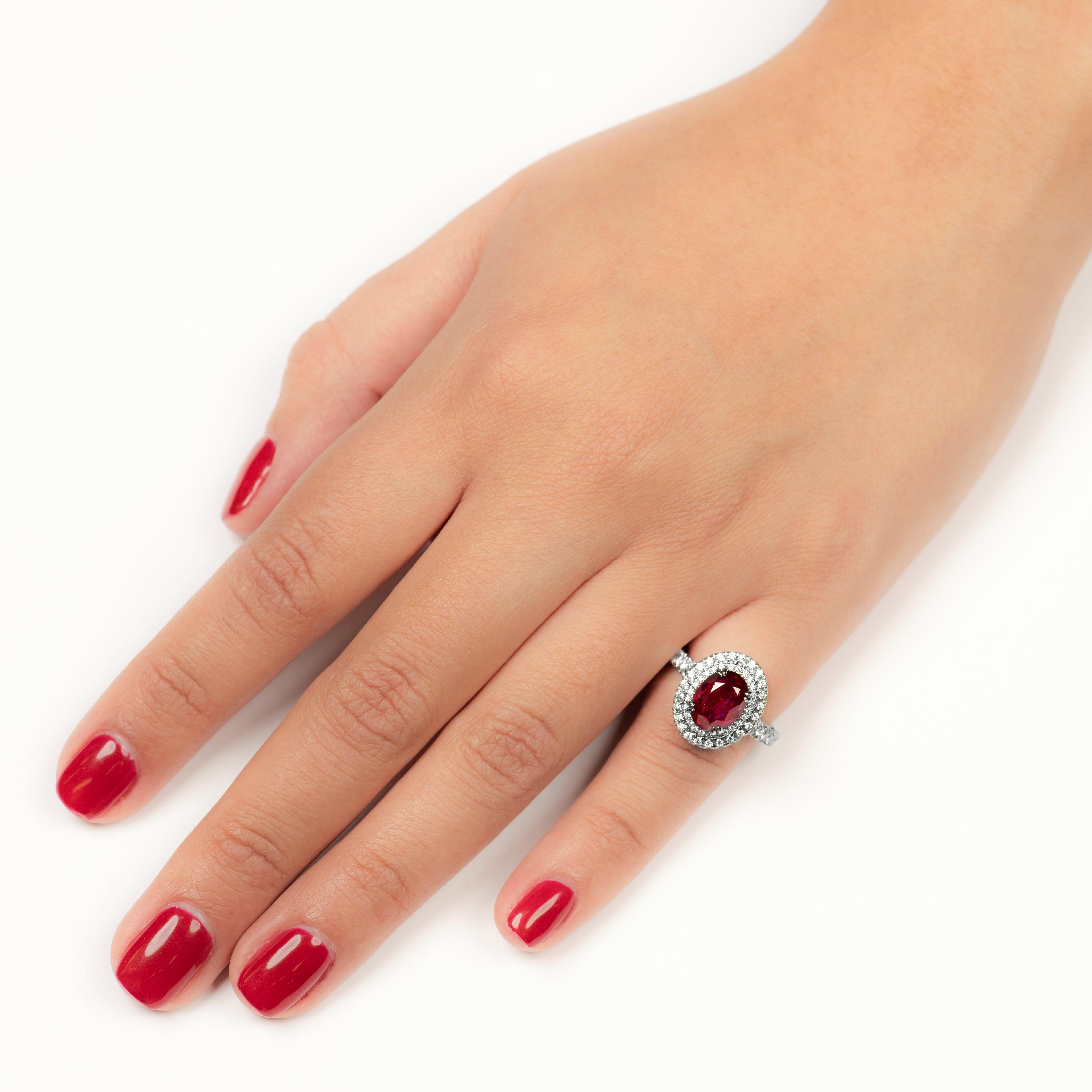 Verragio, bague de fiançailles avec double halo de diamants et rubis de taille ovale de 2,62 carats certifié GIA Excellent état - En vente à Houston, TX