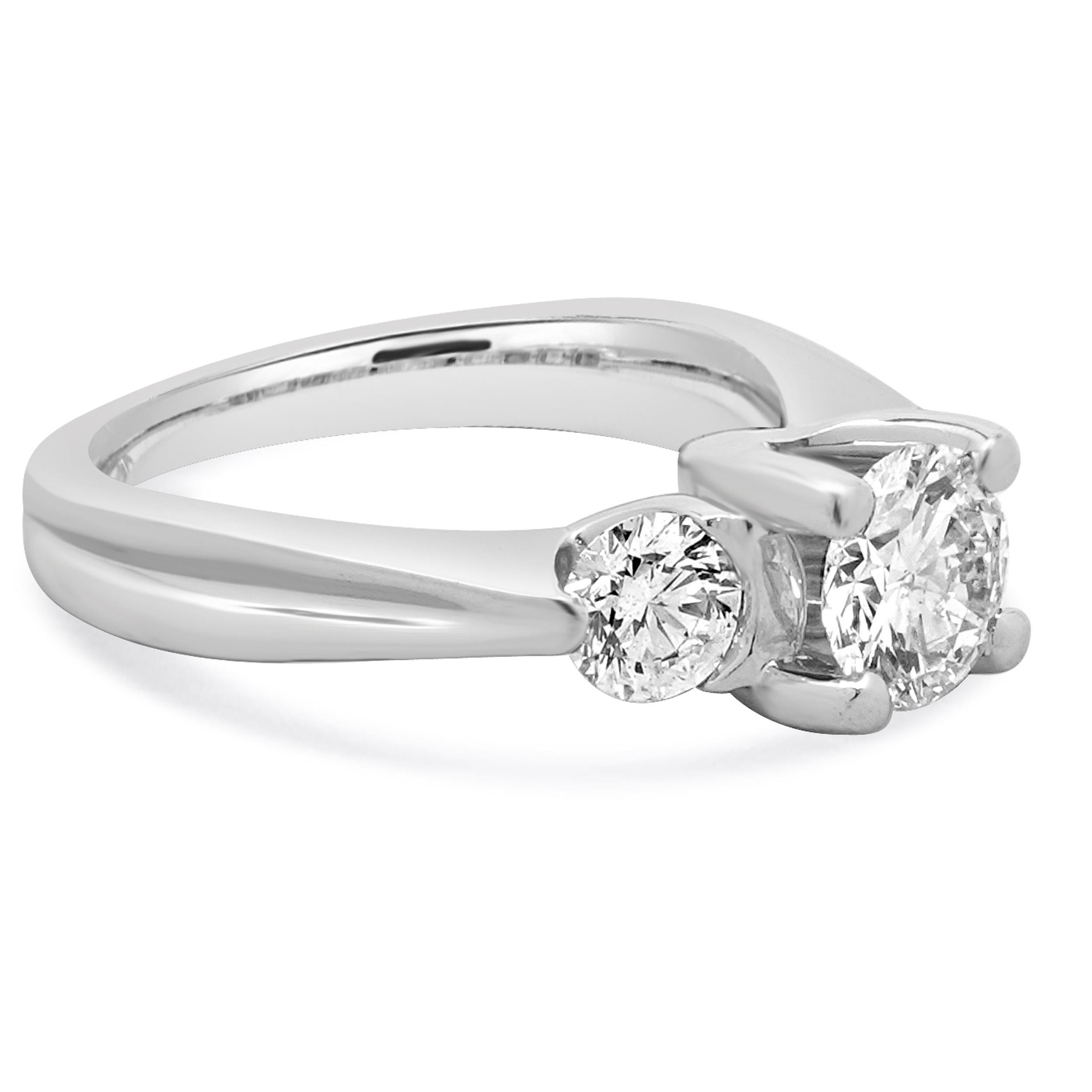 Anello di fidanzamento con diamante a 3 pietre in platino Verragio In condizioni ottime in vendita a Scottsdale, AZ