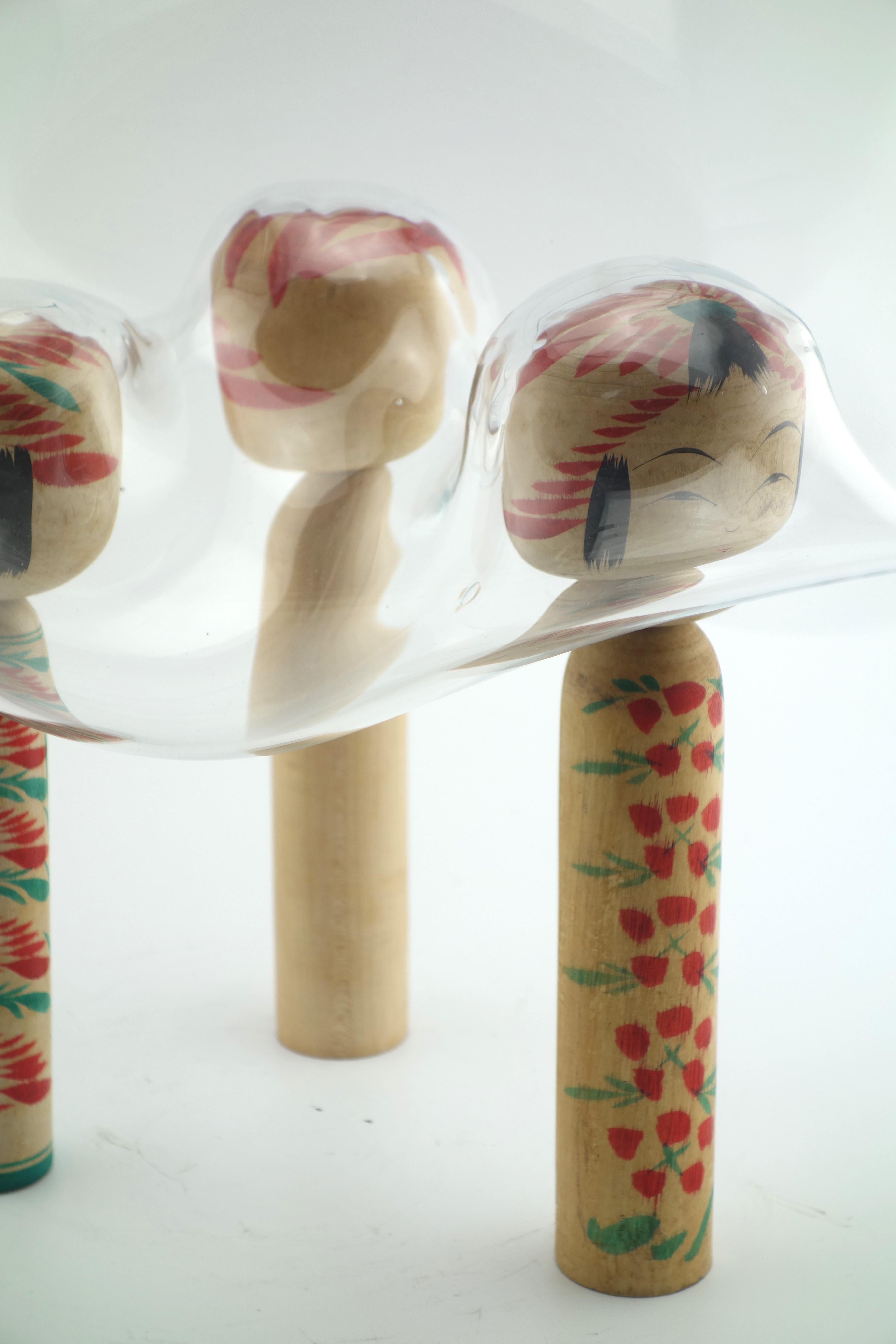 Francese Verre Soufflé - Poupées KOKESHI - Boi tourné polychrome - Japon - 20e in vendita