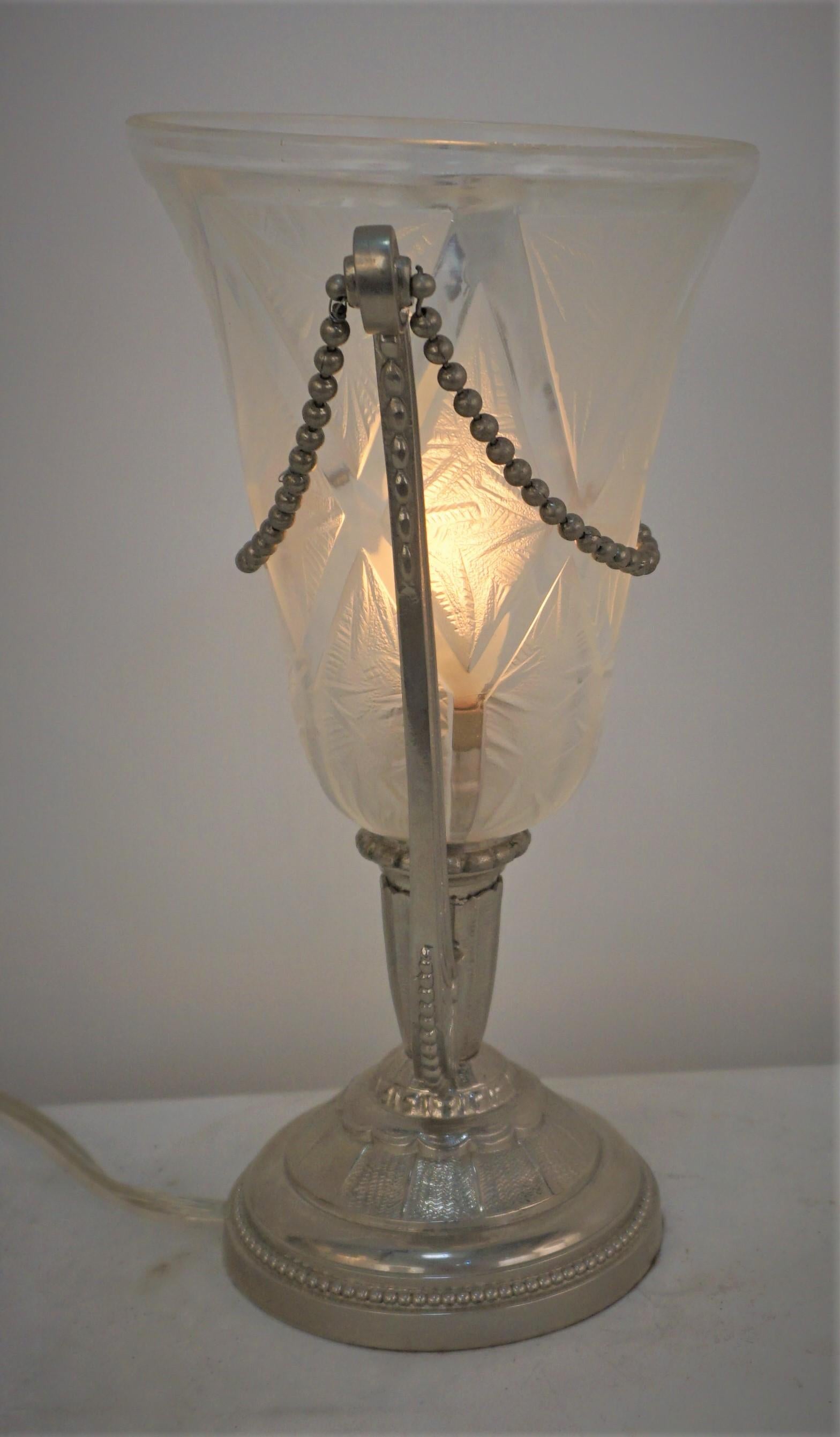Glass Verreries  Des Hanots  French Art Deco Table Lamp For Sale