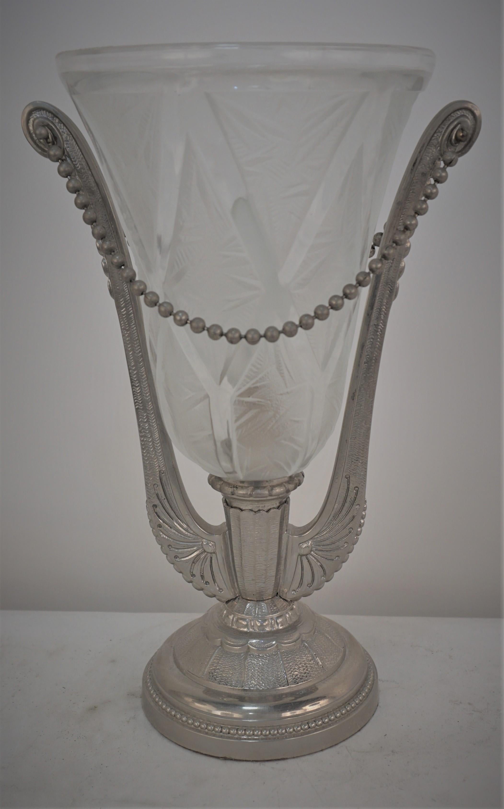Verreries  Des Hanots  French Art Deco Table Lamp For Sale 2