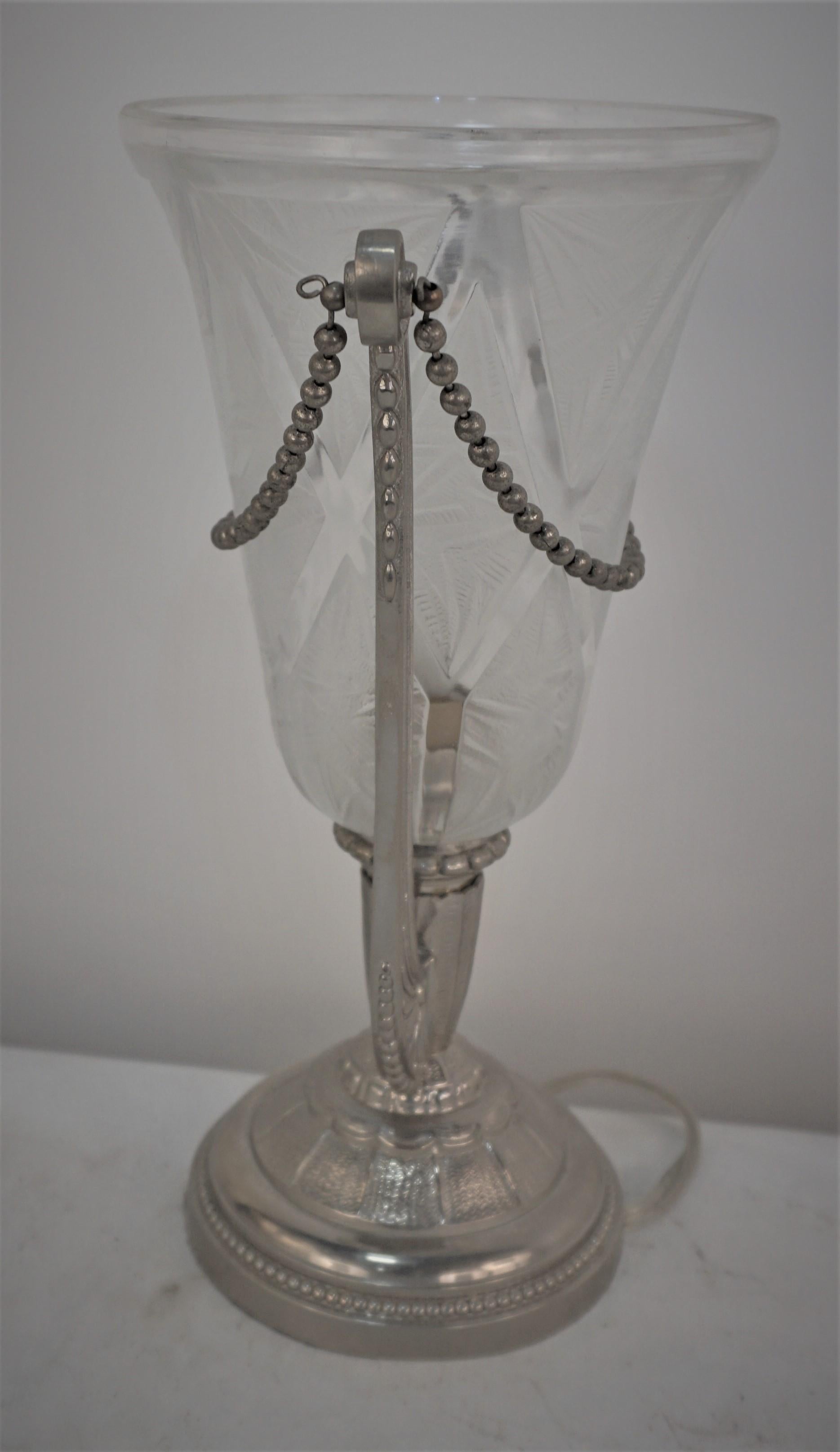 Verreries  Des Hanots  French Art Deco Table Lamp For Sale 3