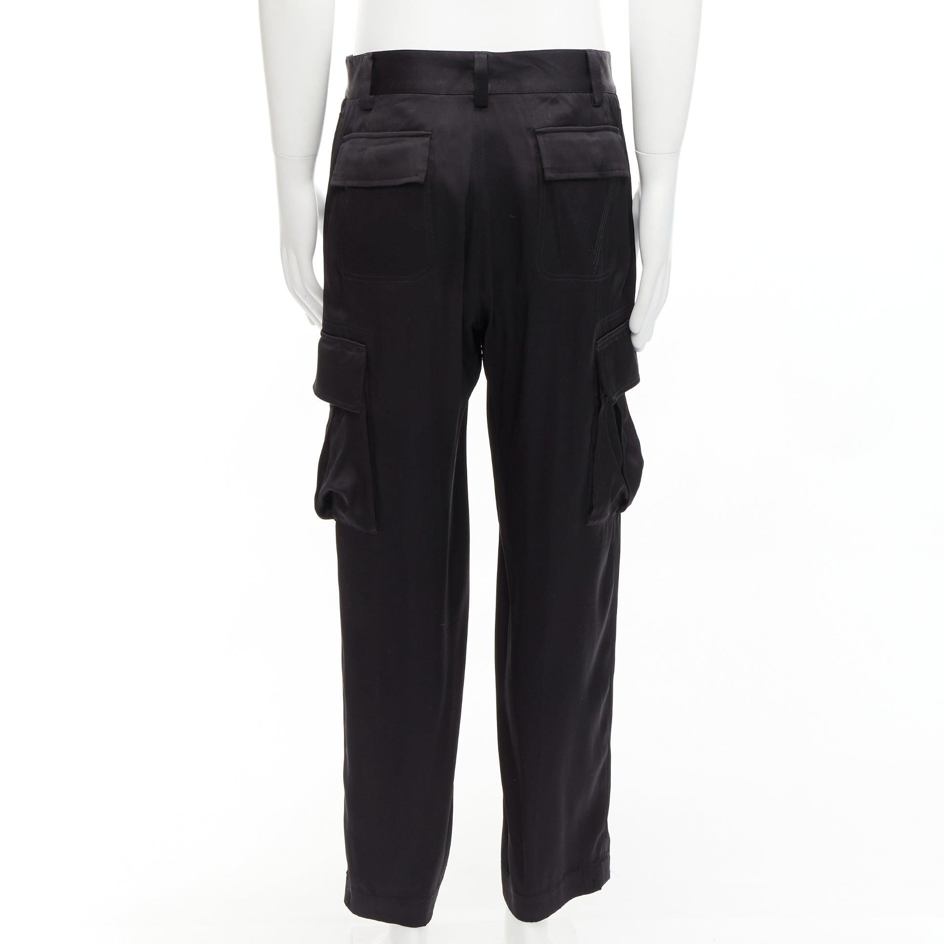VERSACE Pantalon à jambes larges et poches en soie noire 100 %, taille IT 48 M en vente 3