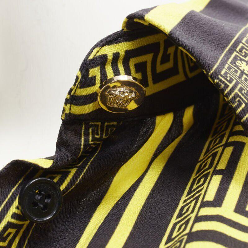 VERSACE 100% silk black gold Greca print Medusa button slim fit shirt IT38 XS
Reference: TGAS/B01718
Brand: Versace
Designer: Donatella Versace
Model: Greca silk shirt
Material: Silk
Color: Yellow, Black
Pattern: Geometric
Closure: Button
Extra