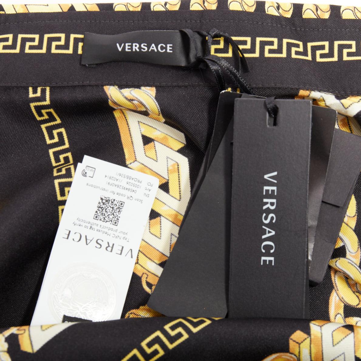 VERSACE 100% soie noire dorée Chaînes Medusa Chemise imprimée à maillons cubains IT54 XXL en vente 3