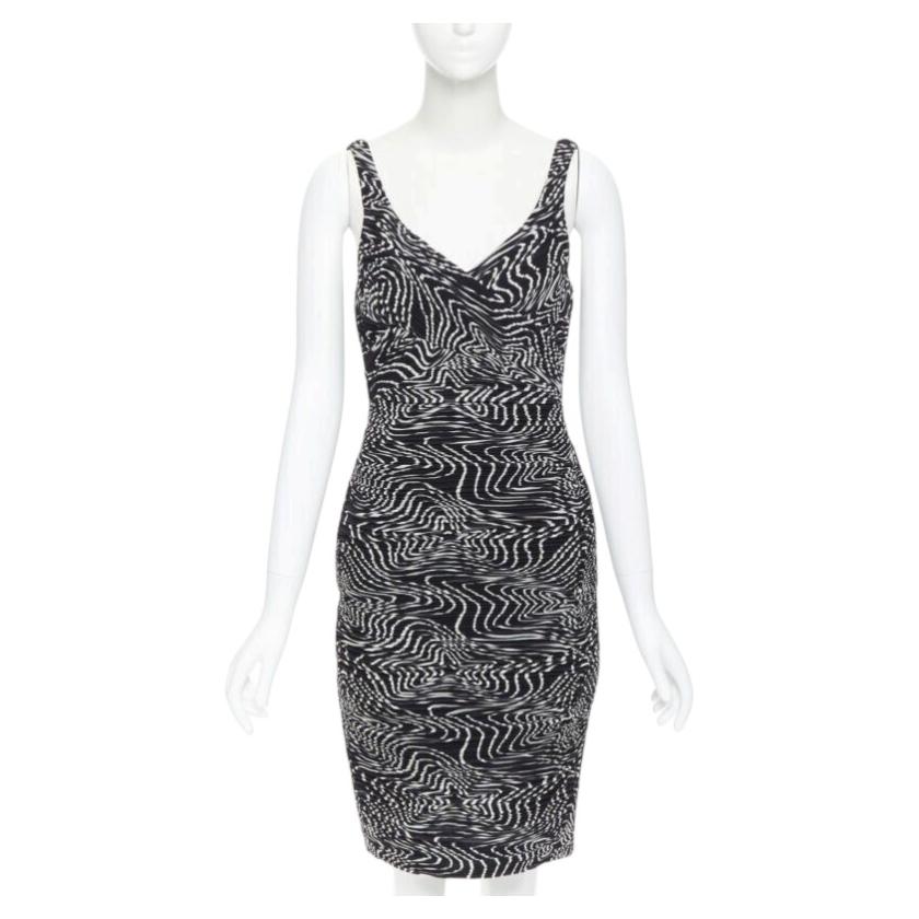 VERSACE Robe de cocktail plissée à imprimé tourbillon en soie noire et blanche 100 %, taille IT 38 S en vente