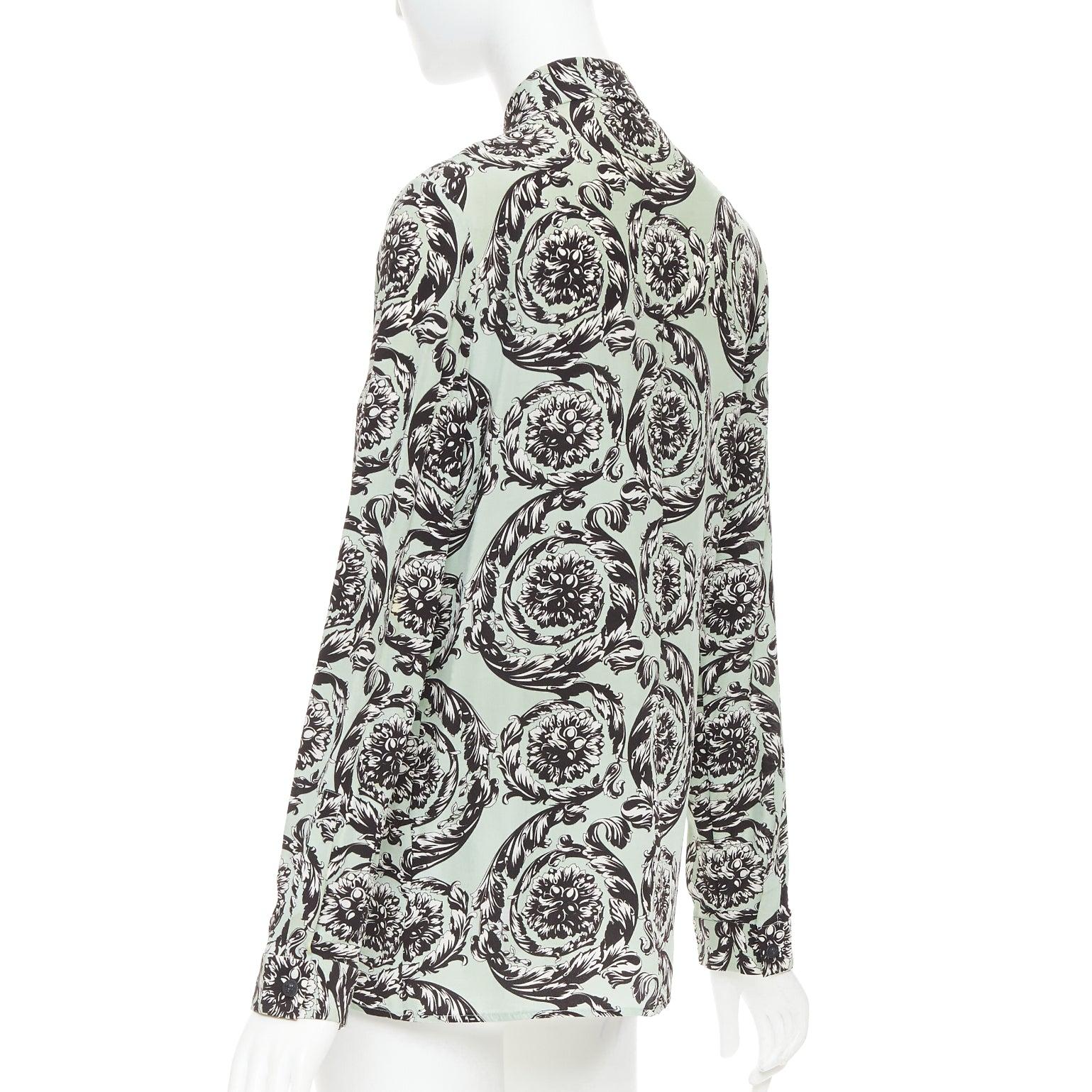 VERSACE 100% seta verde nero stampa floreale barocca camicia button up IT38 XS in vendita 1
