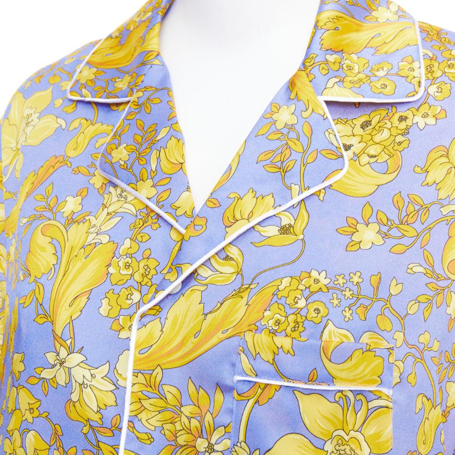 VERSACE 100% silk Signature Barocco Baroque lilac purple gold print pajama shirt Sz.3 L
Reference: TGAS/E00762
Brand: Versace
Designer: Donatella Versace
Collection: Home
Material: Silk
Color: Purple, Gold
Pattern: Barocco
Closure: Button
Extra