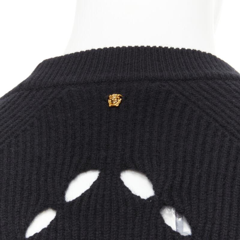 VERSACE 100% lana nera con diamanti e borchie Medusa EU52 XL
Riferimento: TGAS/C00239
Marchio: Versace
Stilista: Donatella Versace
Modello: A86954 A235913 A1008
Collezione: Passerella
Materiale: Lana
Colore: nero
Modello: Tinta unita
Dettagli extra:
