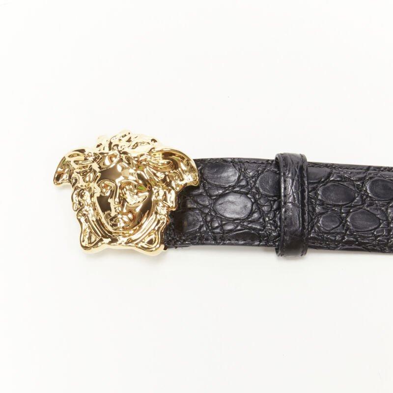 VERSACE $1200 La Medusa hebilla de oro cinturón de cuero escamado negro 105cm 40-44