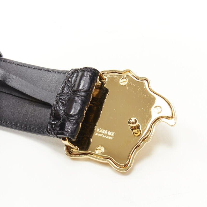 VERSACE $1200 La Medusa hebilla de oro cinturón de cuero escamado negro 105cm 40-44