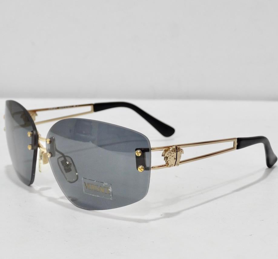 Gris Versace lunettes de soleil bleues et dorées, années 1990 en vente