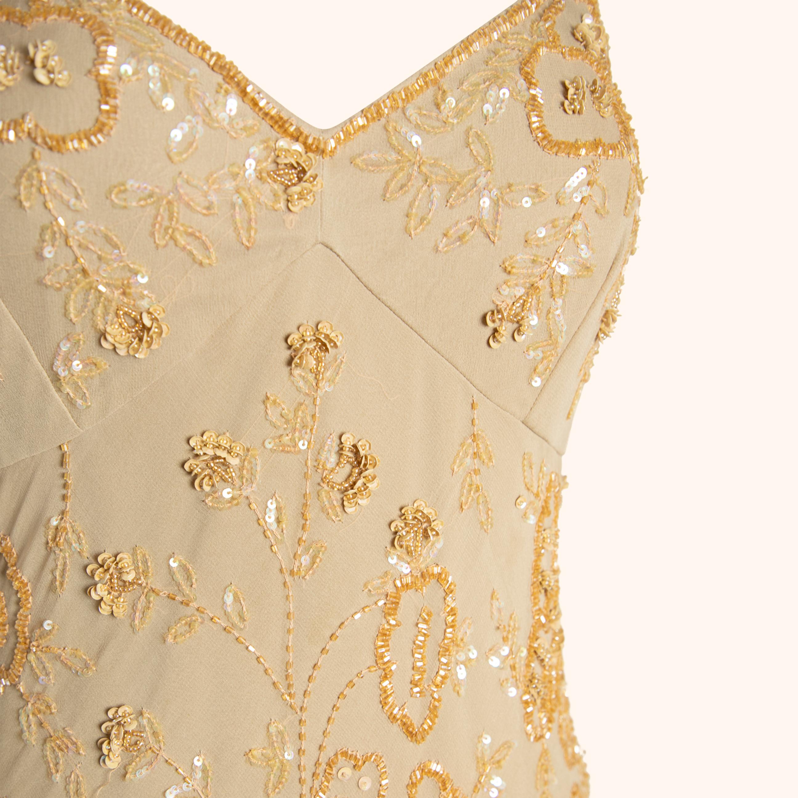 Versace 1990s Verschönertes Midikleid aus nackter Seide (Beige) im Angebot