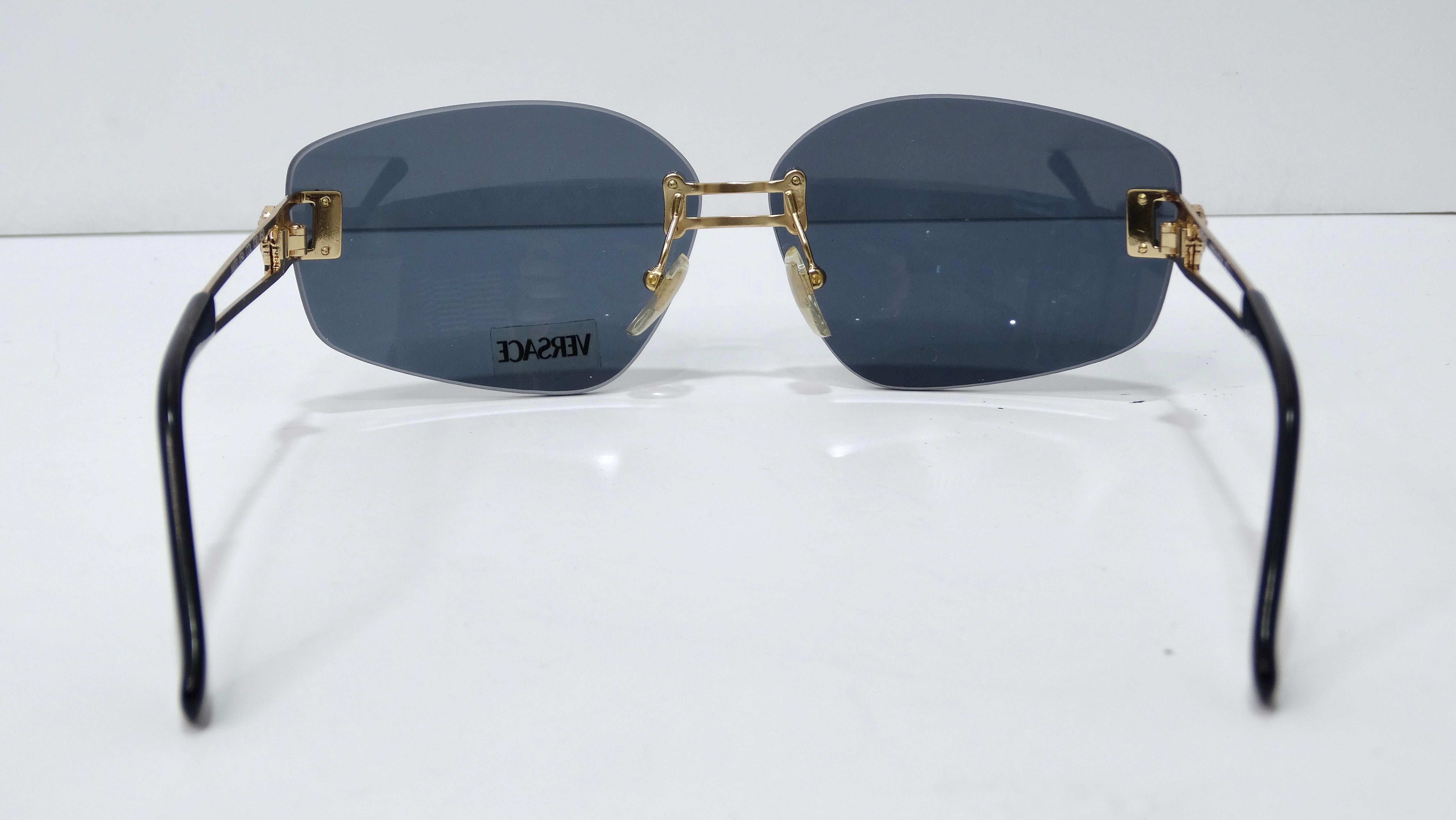 Versace 1990's Gold Medusa Rectangle Sunglasses Excellent état - En vente à Scottsdale, AZ
