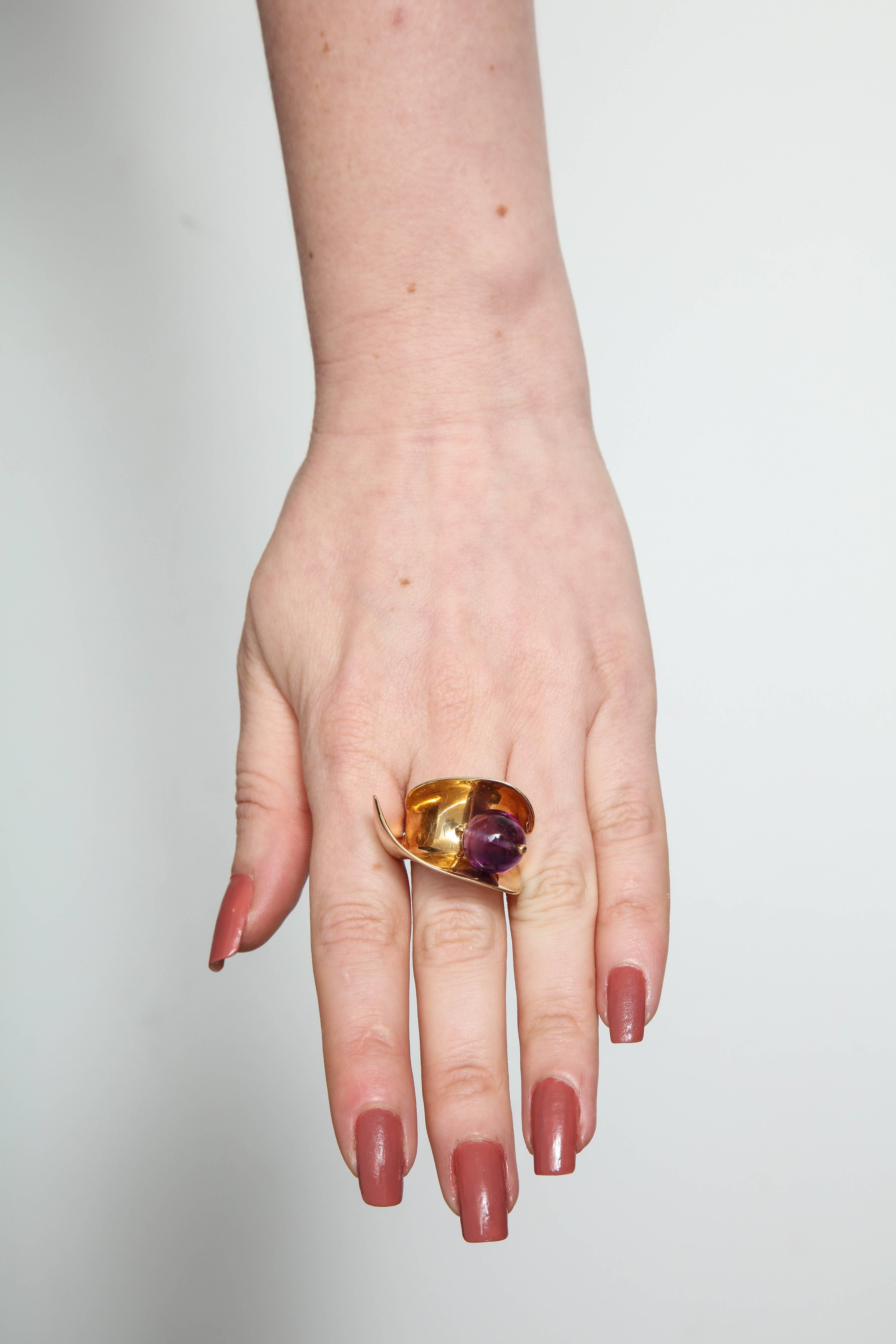 Versace 1990s Sculptural Wave Motif Swivel Amethyst Bead Gold Cocktail Ring 6
