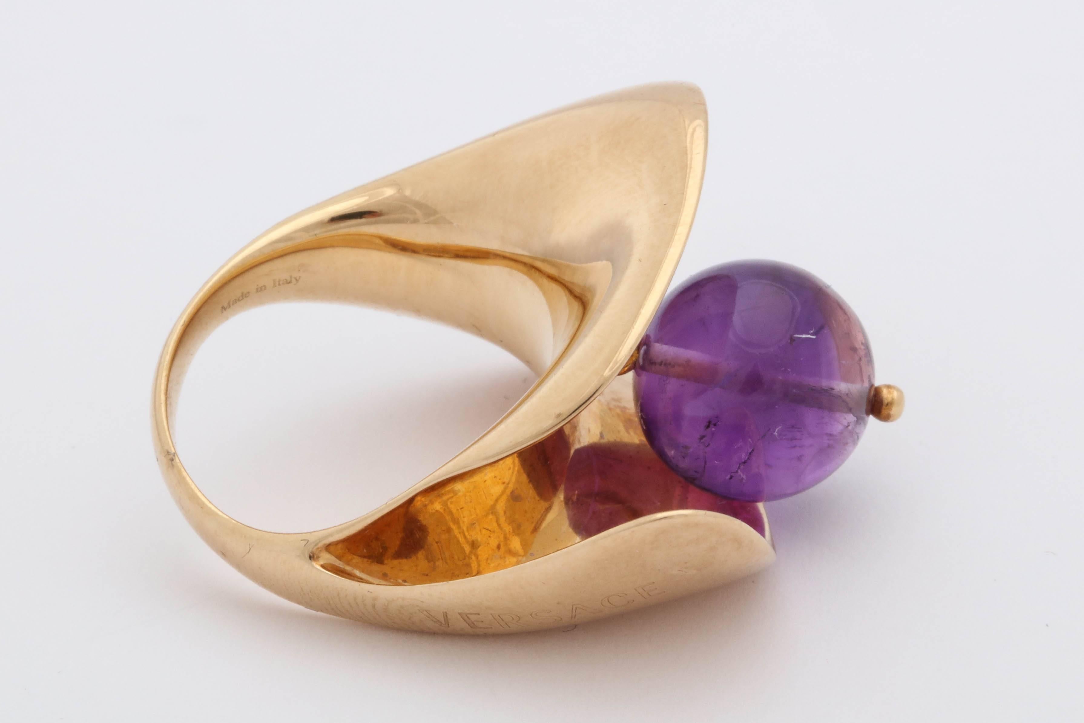 Versace 1990s Sculptural Wave Motif Swivel Amethyst Bead Gold Cocktail Ring 2