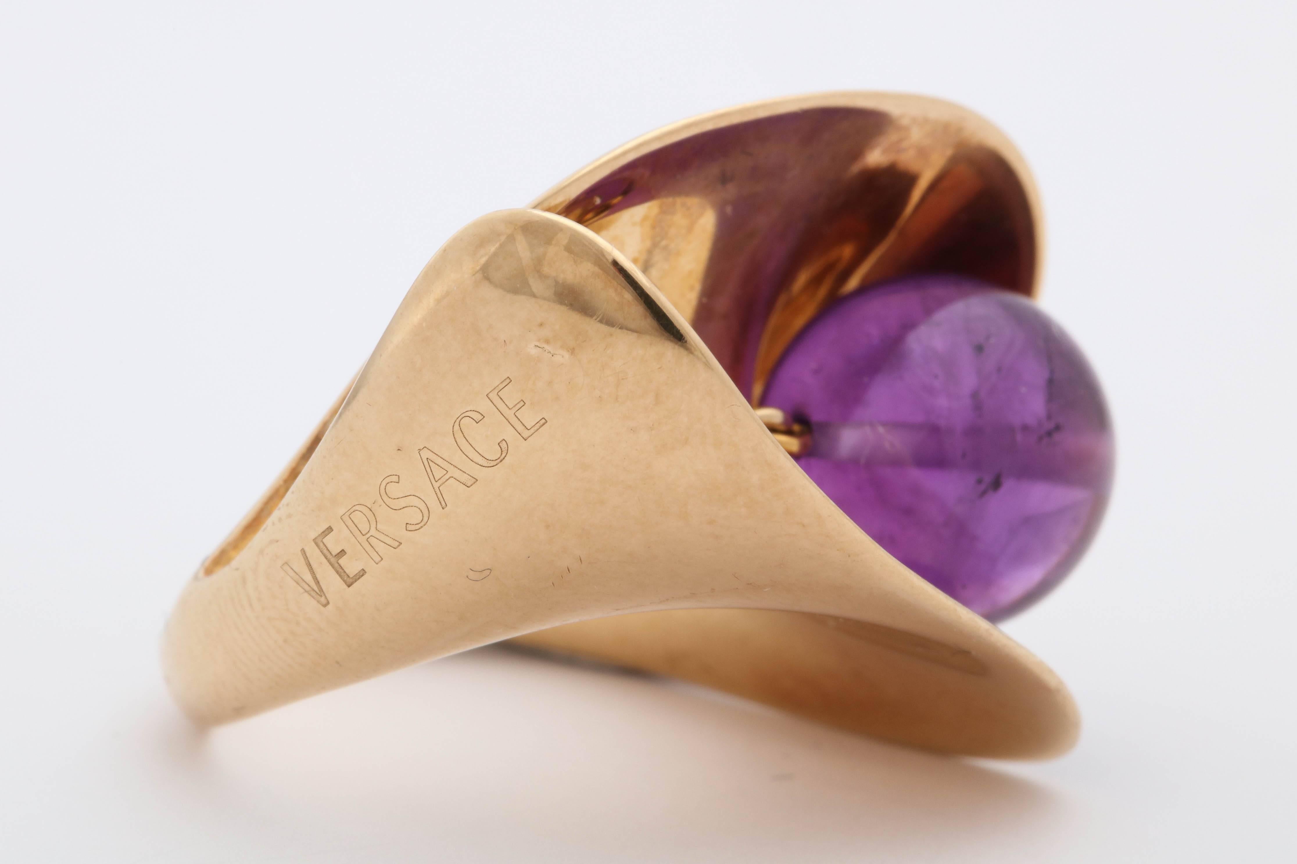 Versace 1990s Sculptural Wave Motif Swivel Amethyst Bead Gold Cocktail Ring 3