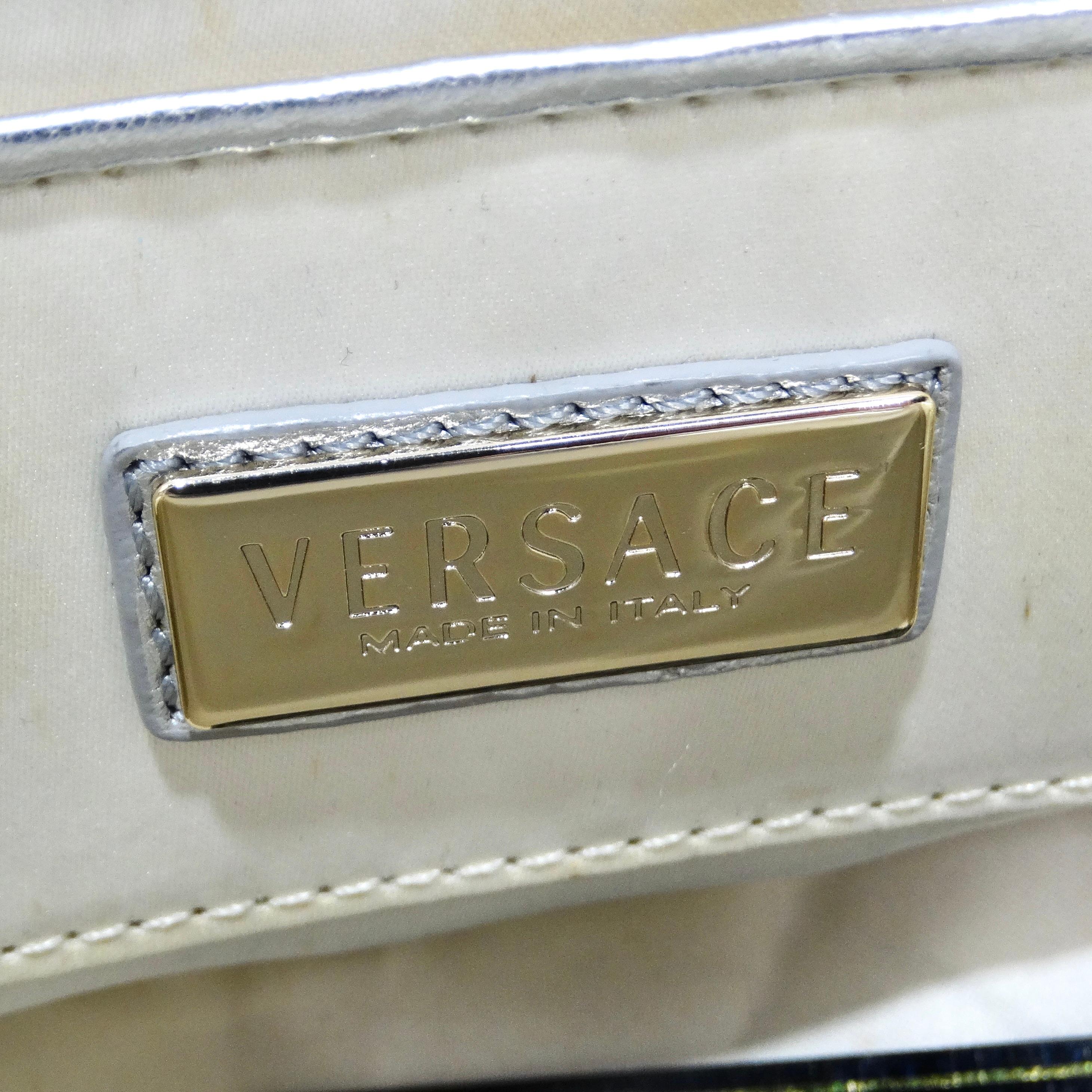 Versace, sac porté épaule Medusa en cuir argenté, années 1990 en vente 9