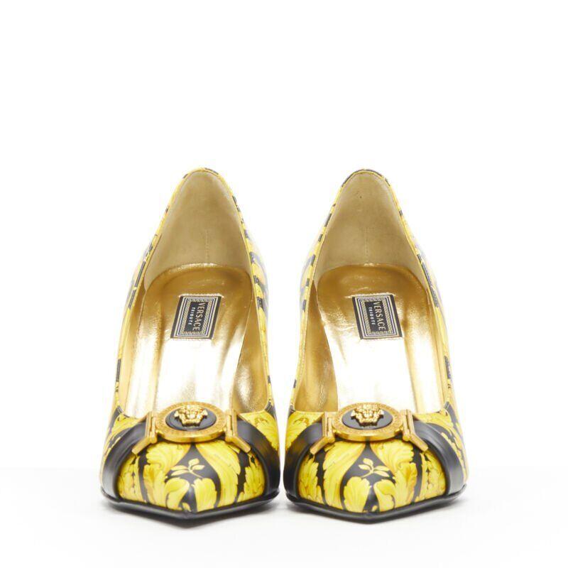 Yellow VERSACE 1992 Tribute Baroque Hibiscus barocco Medusa leather pump EU36.5 For Sale