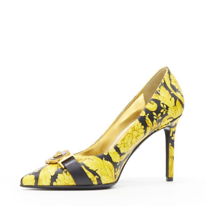 VERSACE 1992 Tribute Baroque Hibiscus barocco Medusa leather pump EU36.5 In Excellent Condition For Sale In Hong Kong, NT