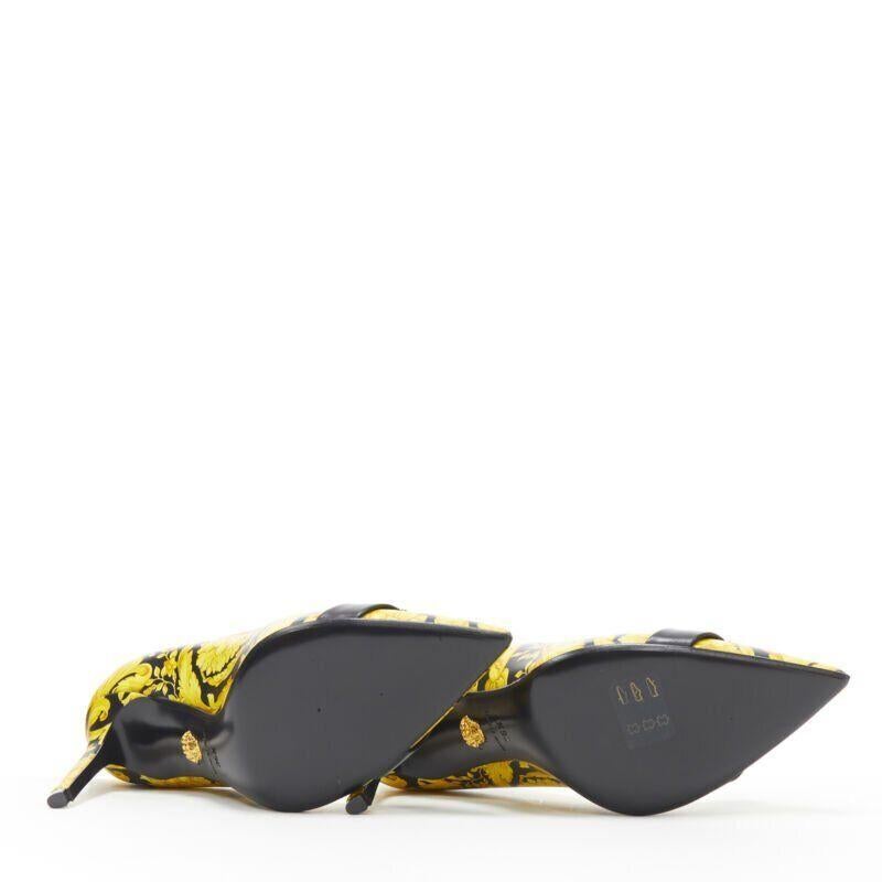 VERSACE 1992 Tribute Baroque Hibiscus barocco Medusa leather pump EU36.5 For Sale 1