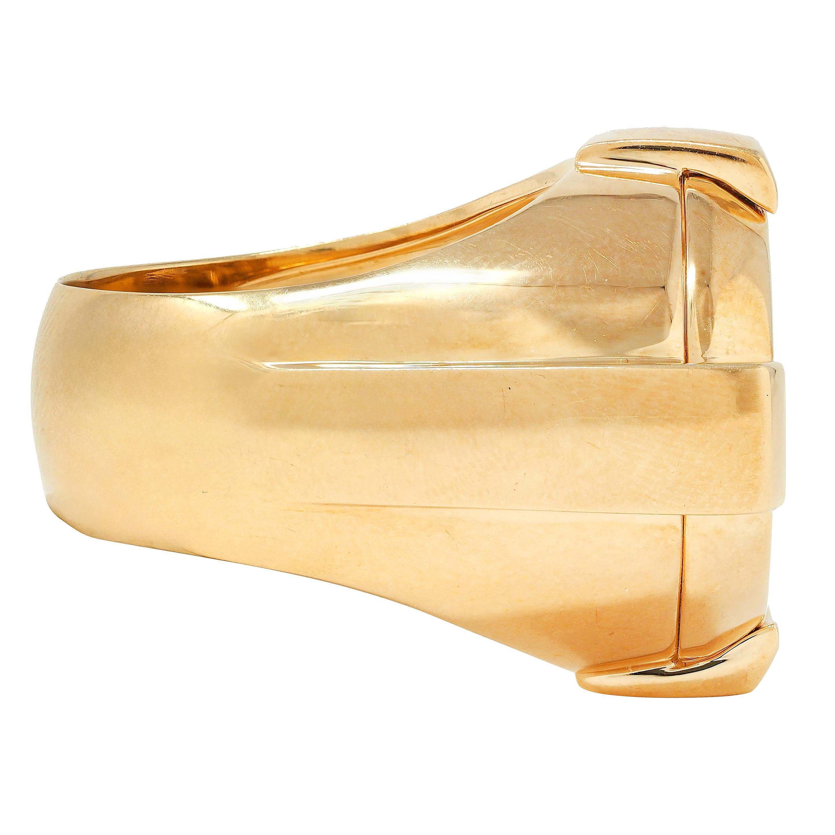 Versace 2000's 18 Karat Yellow Gold Unisex Tablet Signet Ring In Excellent Condition For Sale In Philadelphia, PA
