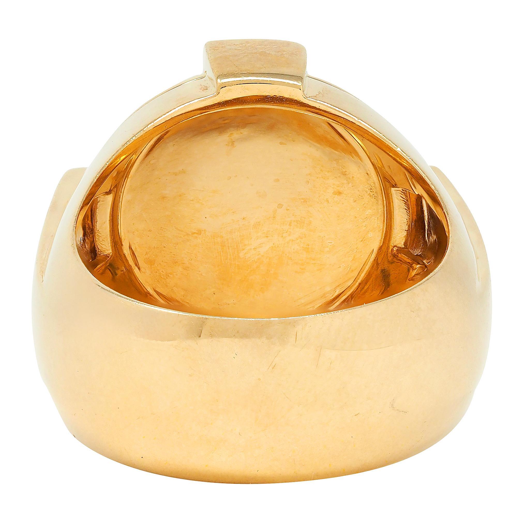 Versace 2000's 18 Karat Yellow Gold Unisex Tablet Signet Ring For Sale 1
