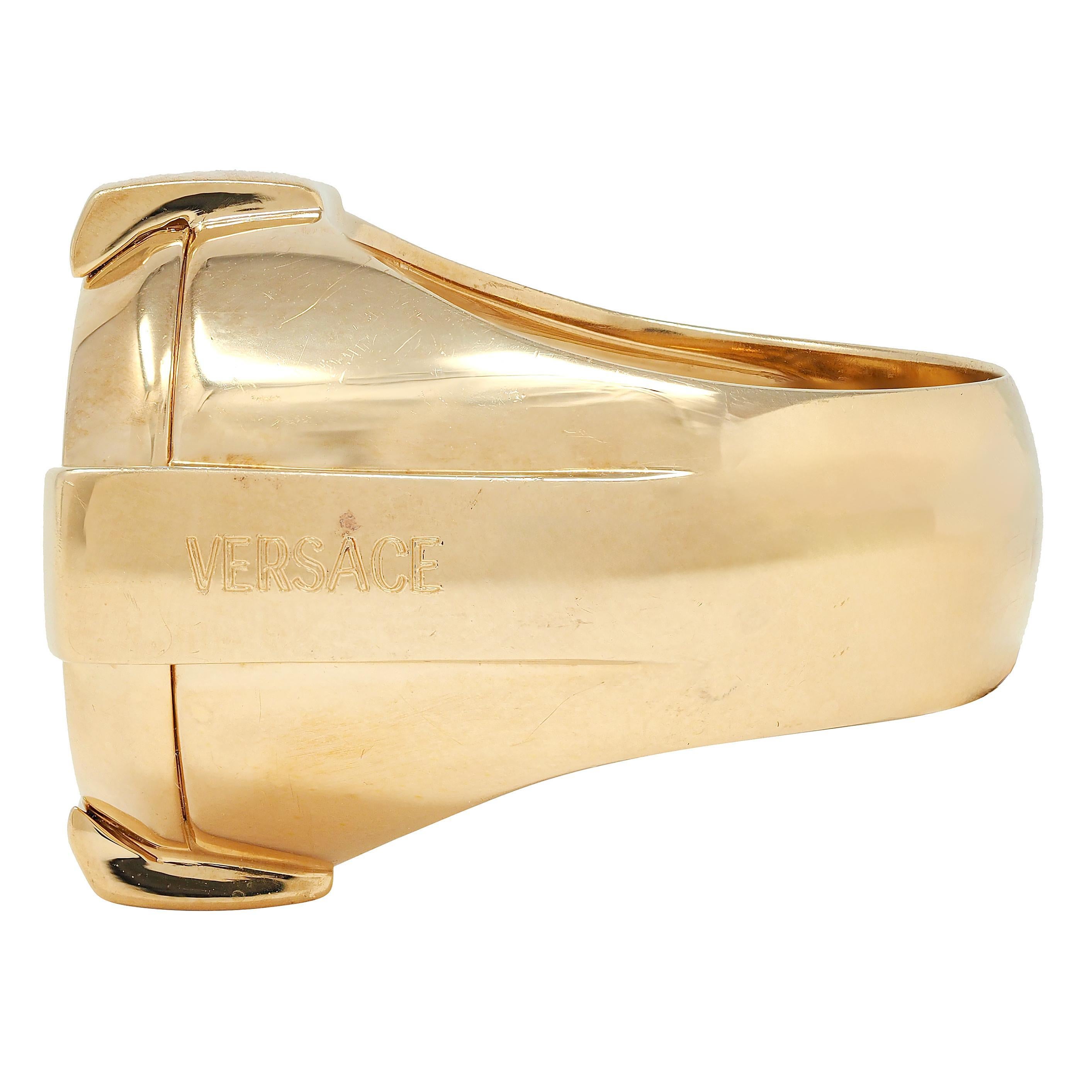 Versace 2000's 18 Karat Yellow Gold Unisex Tablet Signet Ring For Sale 2