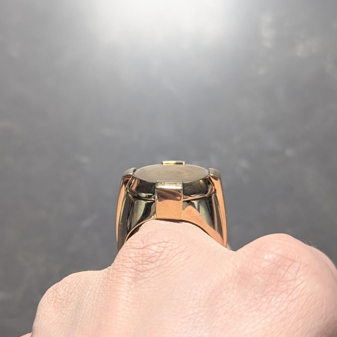 Versace 2000's 18 Karat Yellow Gold Unisex Tablet Signet Ring For Sale 5