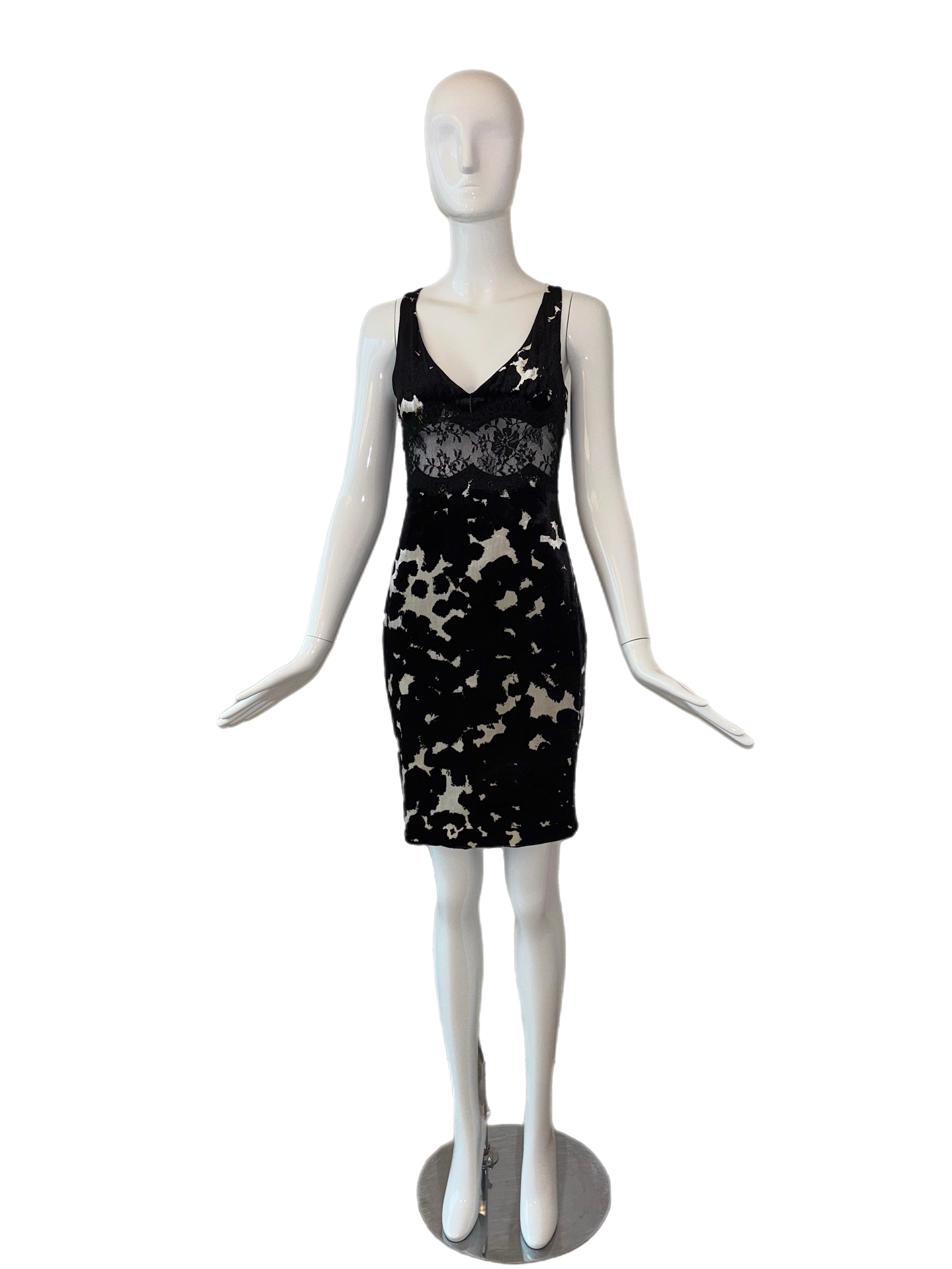 Versace
Vintage
FW05
Black and White velvet cow print with sheer black lace panel
IT38 fits TTS or like a size 0
NWT's, minor feeling of wear, old stock, could use a stitch at the bottom back (or not)
Measurements in inches laying flat: length 36,