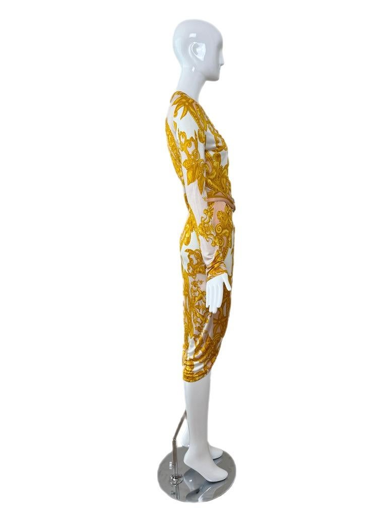 VERSACE 2005 Vintage Runway Barockes Wickelkleid mit Gürtel im Angebot 4