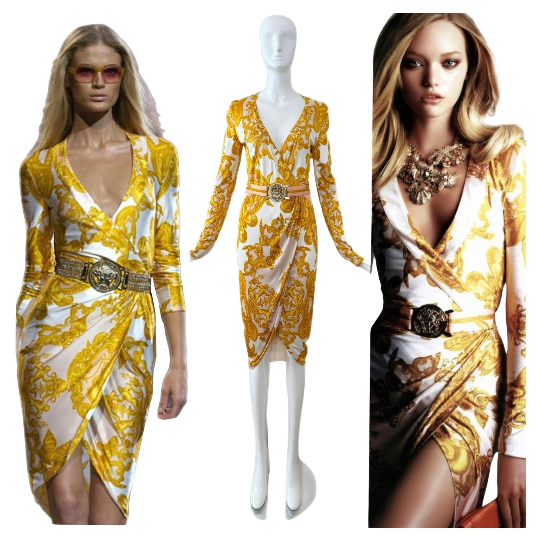 VERSACE 2005 Vintage Runway Barockes Wickelkleid mit Gürtel im Angebot