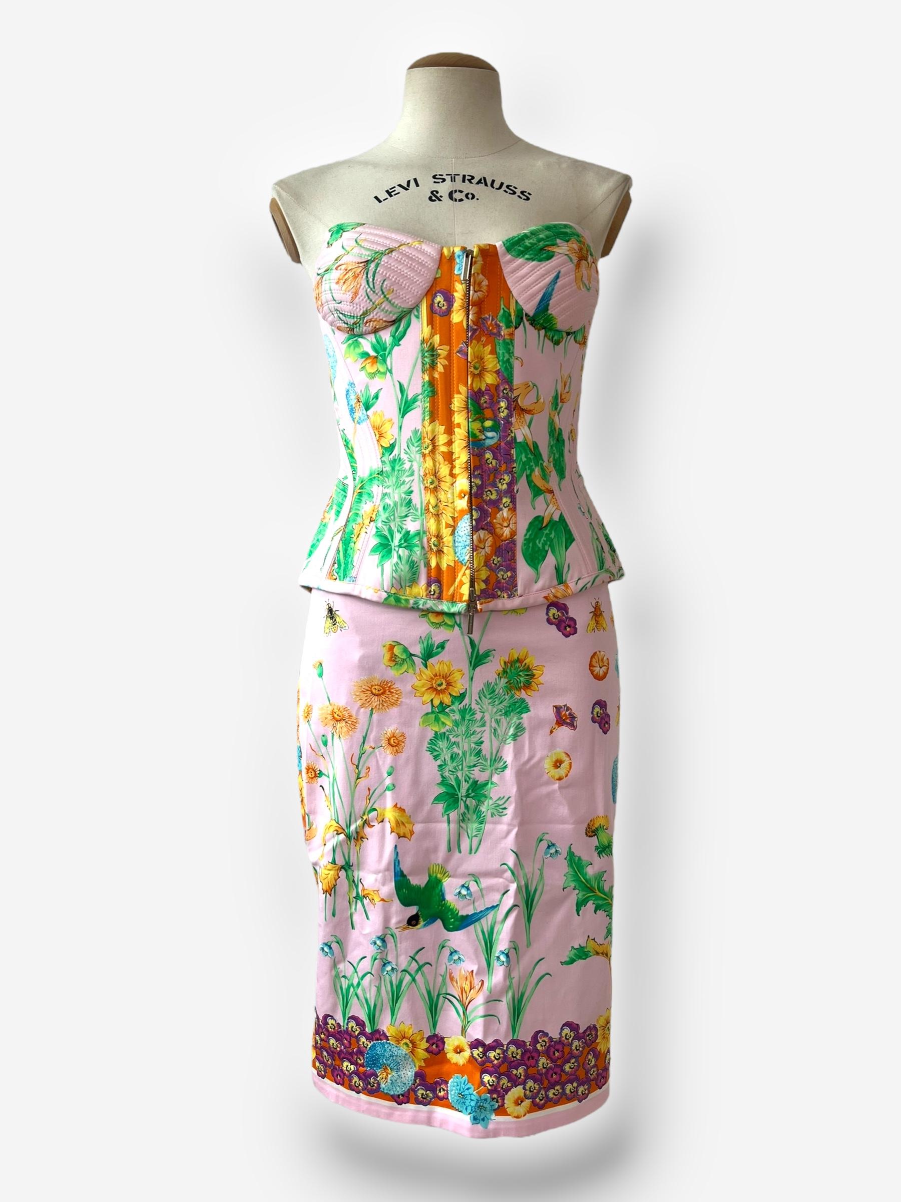 Versace 2006 S/S floral print bustier and skirt ensemble In Excellent Condition For Sale In CAPELLE AAN DEN IJSSEL, ZH