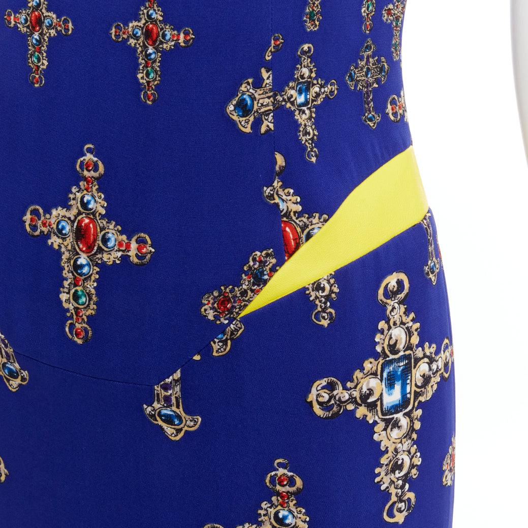 VERSACE 2012 royal blue Byzantine Cross print yellow leather waist shift dress
Reference: TGAS/D00522
Brand: Versace
Designer: Donatella Versace
Collection: 2012
Material: Feels like silk
Color: Blue, Multicolour
Pattern: Barocco
Closure: