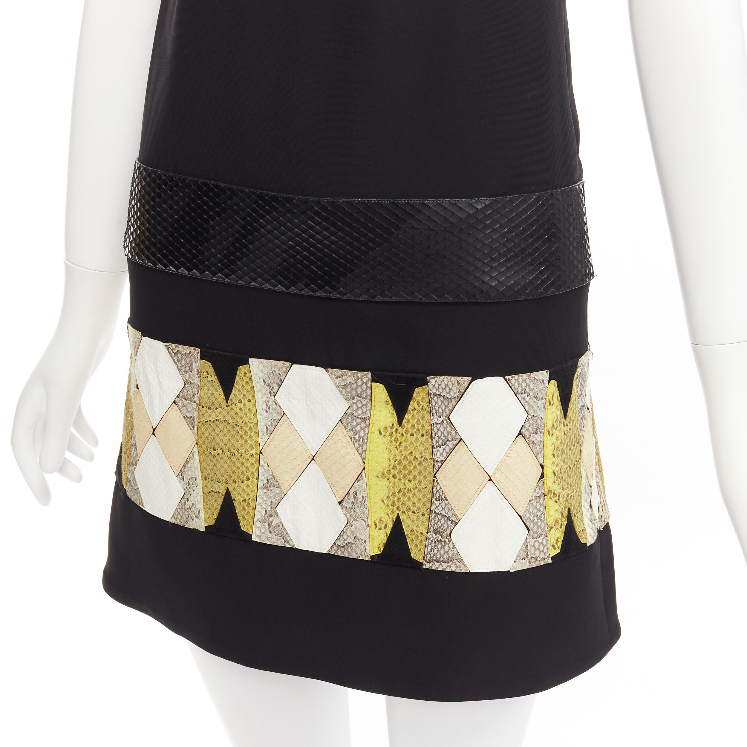 VERSACE 2014 black scaled leather patchwork sheer panel mod mini shift dress
Reference: CC/A00394
Brand: Versace
Designer: Donatella Versace
Collection: 2014
Material: Fabric, Leather
Color: Black, Beige
Pattern: Animal Print
Closure: Zip
Lining: