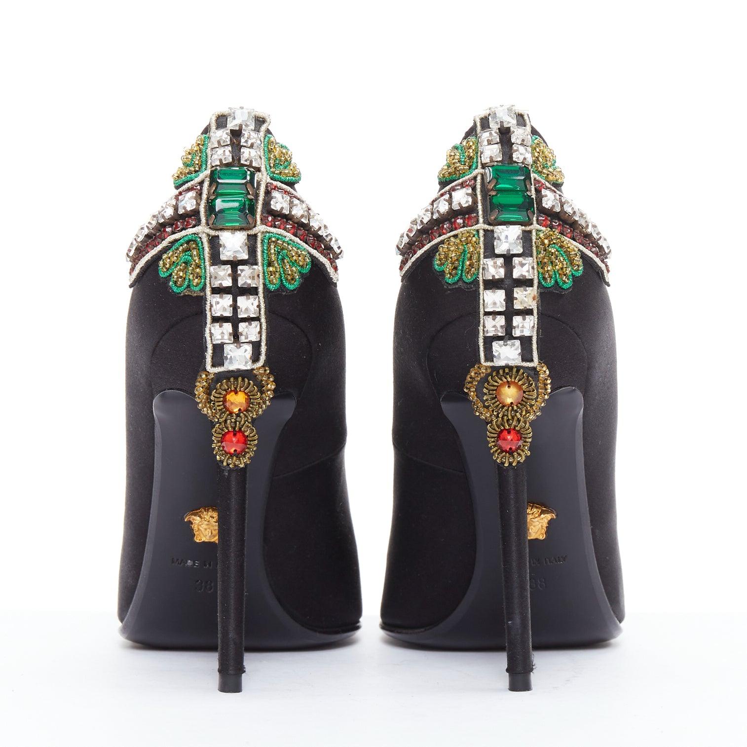 VERSACE 2018 black satin byzantine cross encrusted heels EU38
Reference: TGAS/E00232
Brand: Versace
Designer: Donatella Versace
Collection: AW 2018 - Runway
Material: Satin
Color: Black, Multicolour
Pattern: Solid
Closure: Slip On
Lining: Gold