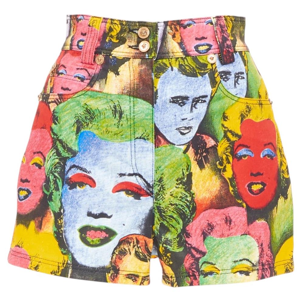 VERSACE 2018. Reedición de 1991. Pantalones cortos vaqueros con estampado de Monroe, James Dean y Warhol. 63,5 cm