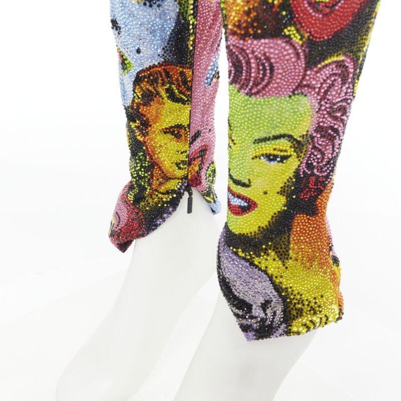 VERSACE Combinaison de défilé Tribute Pop Art incrustée de cristaux incrustés de strasss IT38 XS, 2018 en vente 5