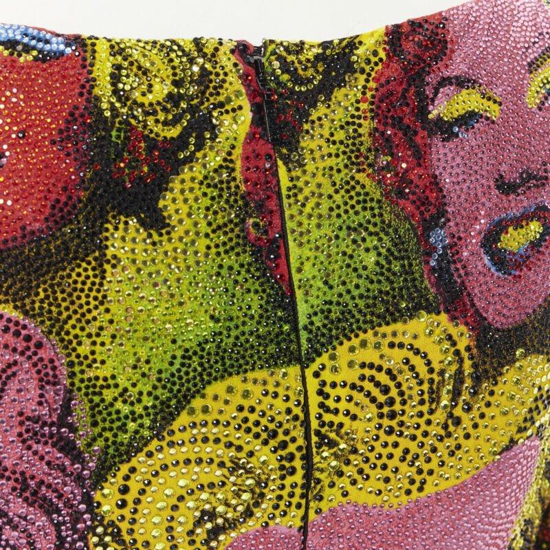 VERSACE Combinaison de défilé Tribute Pop Art incrustée de cristaux incrustés de strasss IT38 XS, 2018 en vente 4