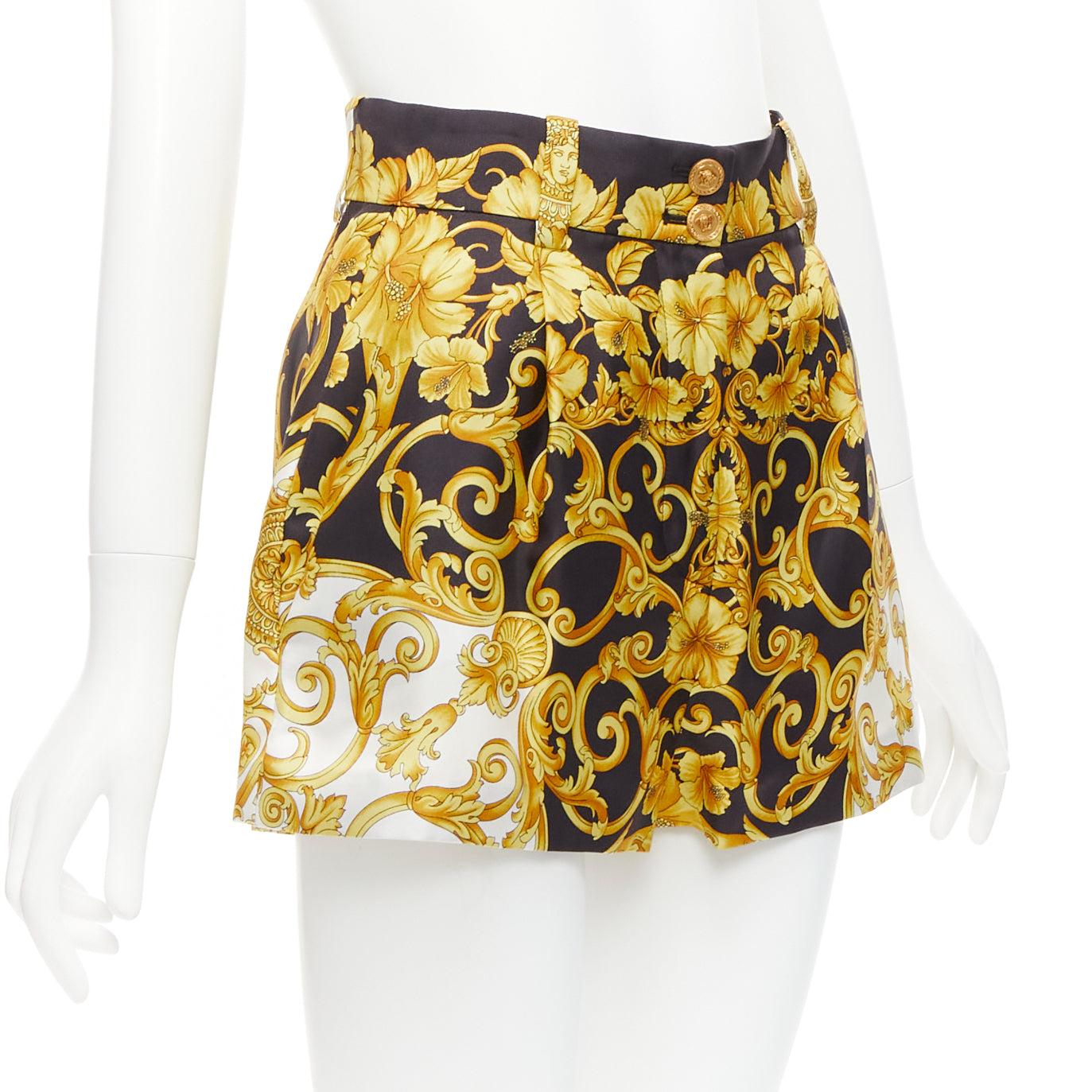 VERSACE 2018 Tribute 100% silk Barocco Hibiscus print high waist shorts IT38 XS
Reference: AAWC/A00573
Brand: Versace
Designer: Donatella Versace
Collection: 2018
Material: 100% Silk
Color: Gold, Black
Pattern: Floral
Closure: Zip Fly
Extra Details: