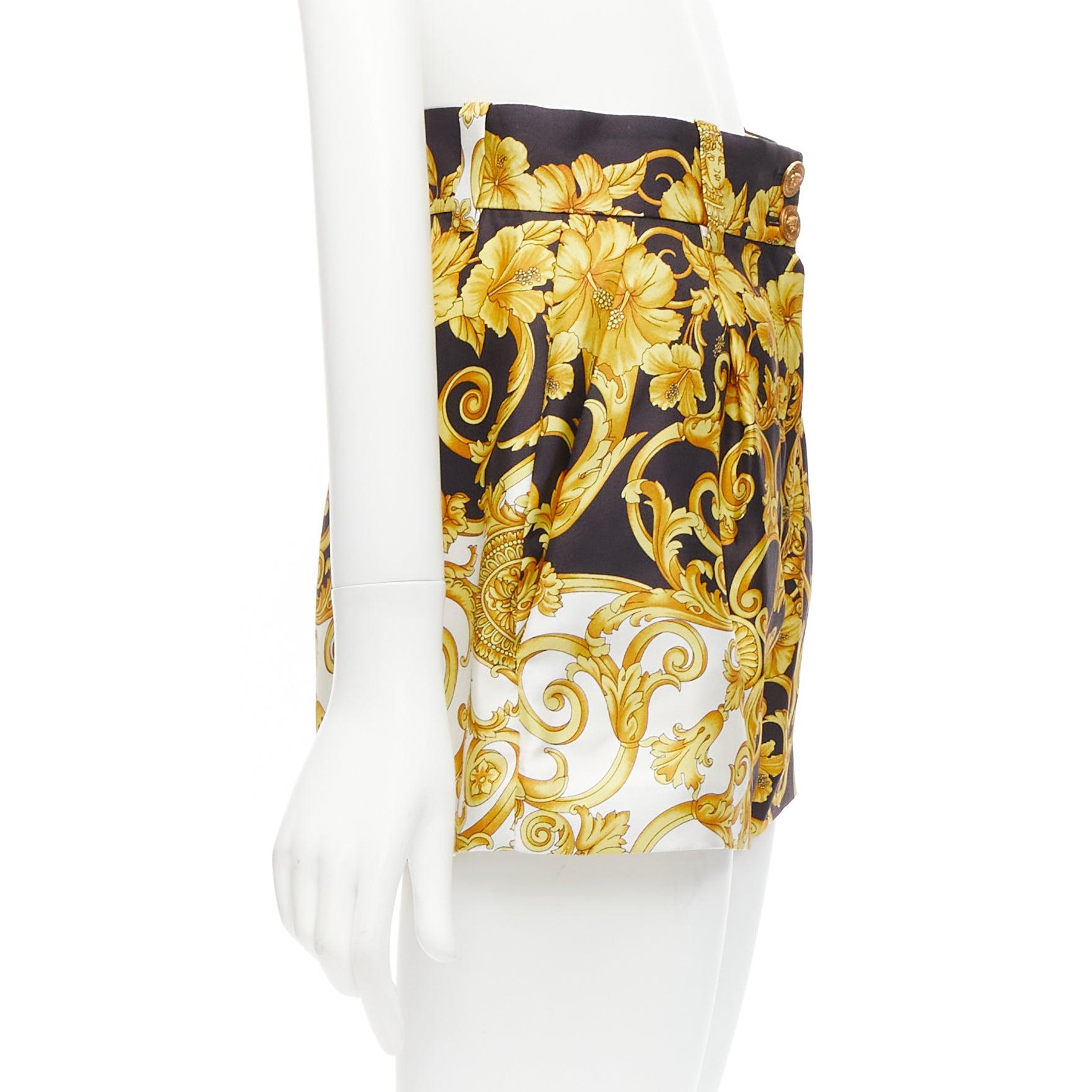 VERSACE 2018 Tribute 100% silk Barocco Hibiscus print high waist shorts IT38 XS In Excellent Condition For Sale In Hong Kong, NT