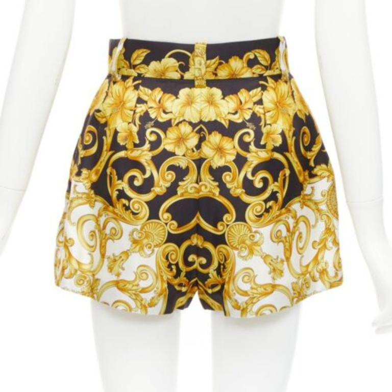 VERSACE 2018 Tribute 100% silk Barocco Hibiscus print high waist shorts IT38 XS In Excellent Condition For Sale In Hong Kong, NT