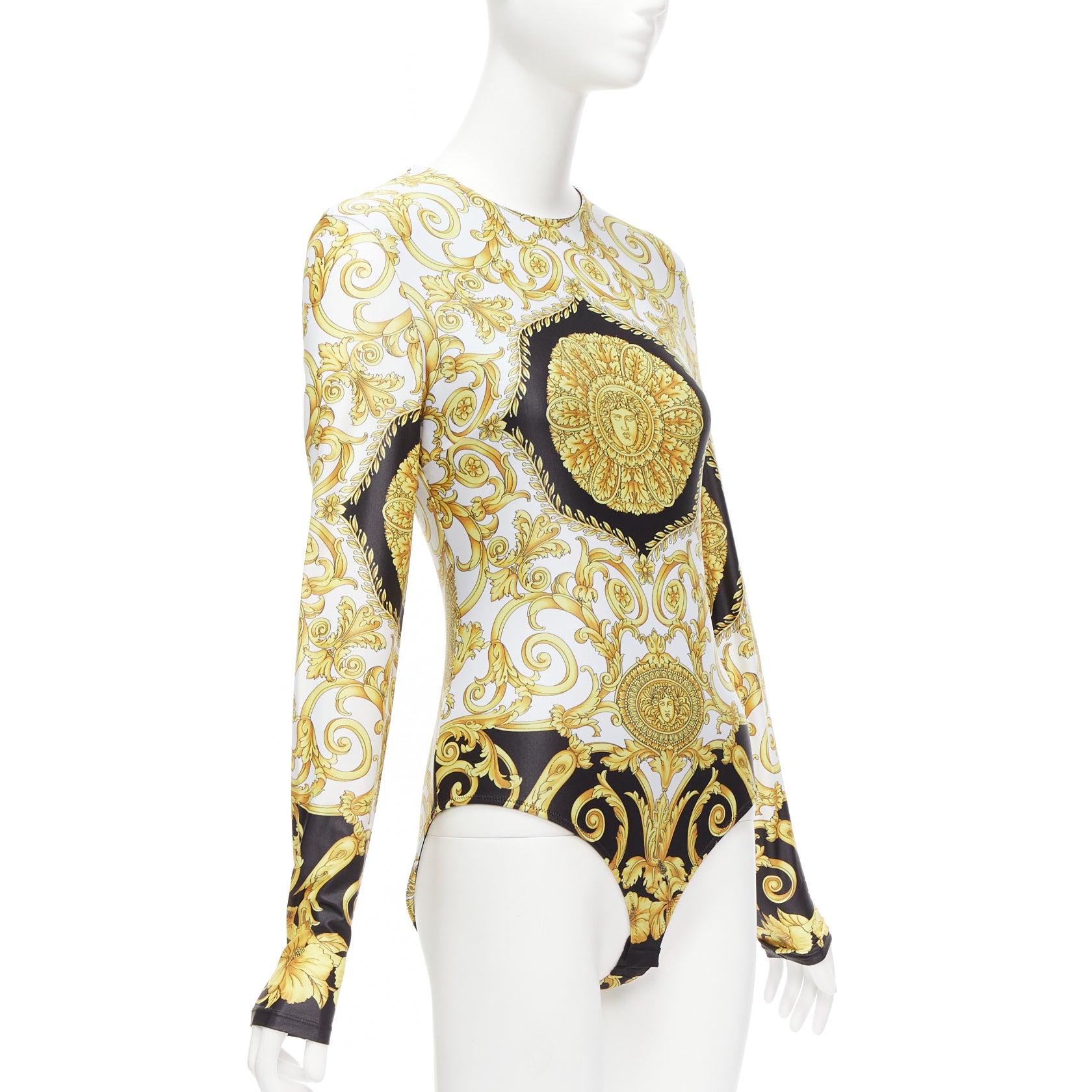 VERSACE 2018 Tribute gold Medusa Barocco long sleeve bodysuit top IT38 XS
Reference: AAWC/A00605
Brand: Versace
Designer: Donatella Versace
Collection: 2018 Tribute
Material: Polyamide, Elastane
Color: Gold, Black
Pattern: Floral
Closure: Zip
Extra