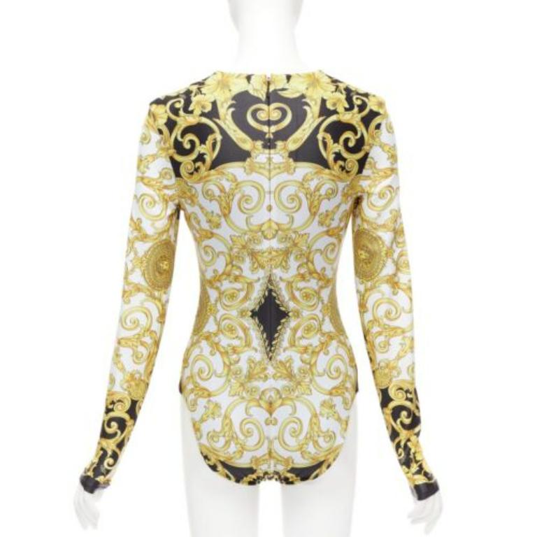 VERSACE 2018 Tribute gold Medusa Barocco long sleeve bodysuit top IT38 XS
Reference: AAWC/A00605
Brand: Versace
Designer: Donatella Versace
Collection: 2018 Tribute
Material: Polyamide, Elastane
Color: Gold, Black
Pattern: Floral
Closure: Zip
Extra