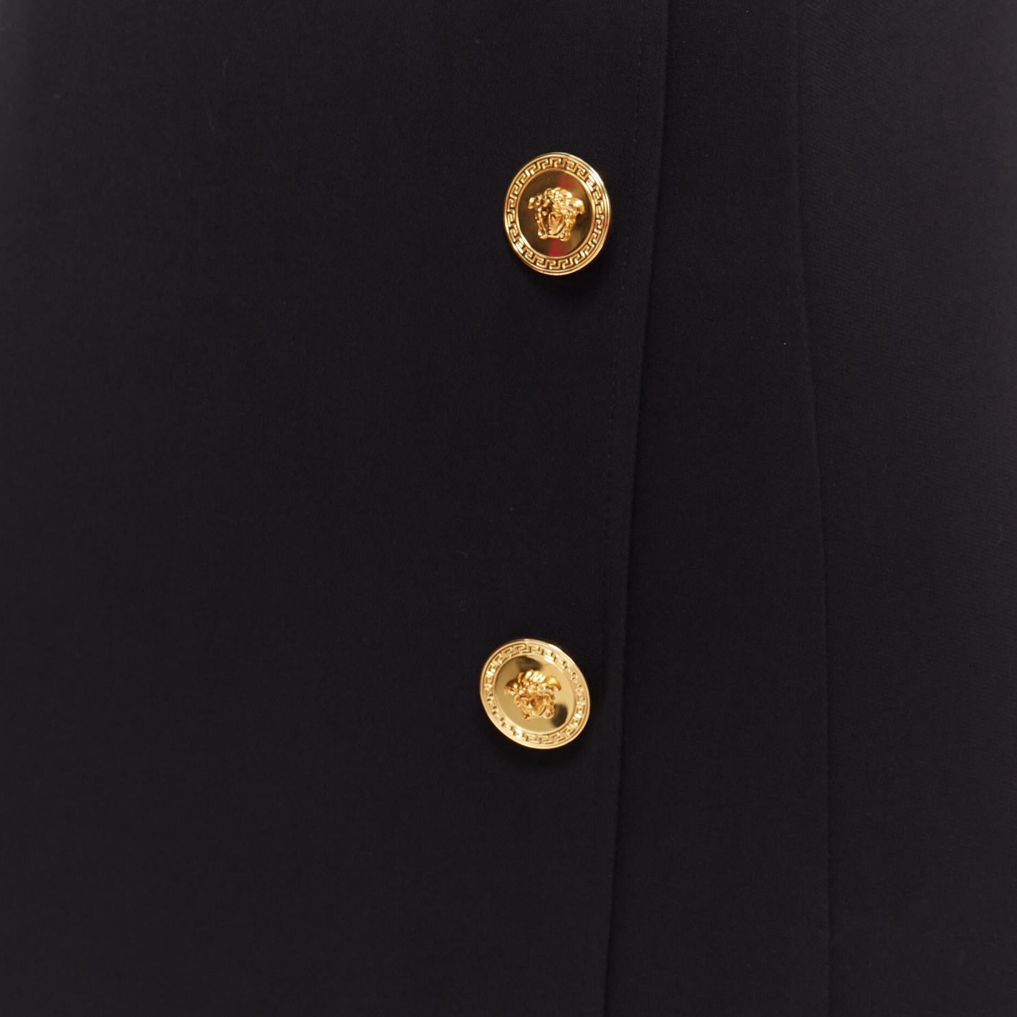 VERSACE 2019 gold Medusa buttons black barocco double breasted dress IT36 XXS
Reference: TGAS/D00977
Brand: Versace
Designer: Donatella Versace
Collection: 2019
Material: Viscose, Blend
Color: Black, Gold
Pattern: Barocco
Closure: Snap