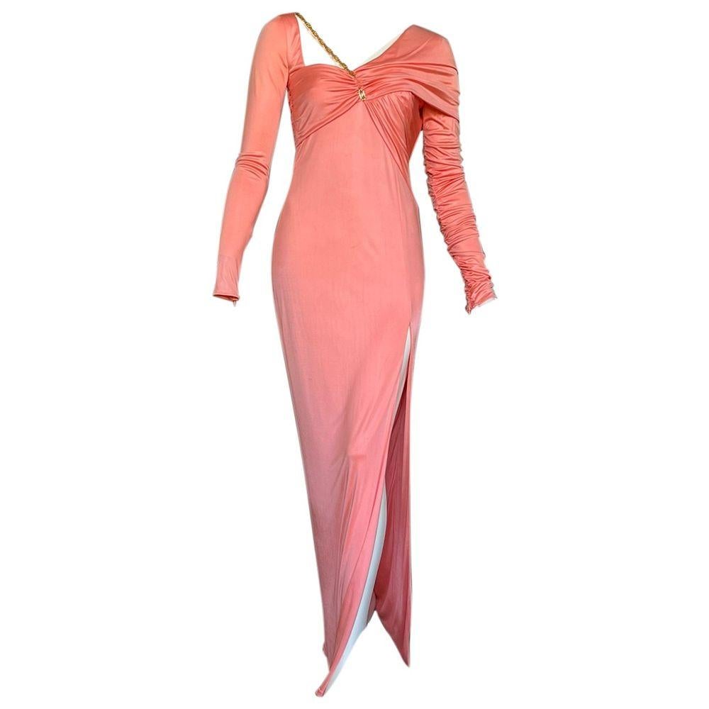 VERSACE

PEACH-COLORED DRESS with GOLD PLATED CHAIN DETAL

Long sleeves
Content: 100% Viscose 

Size EU 42 - US 6

Brand new, with tags. Comes with Versace hanger and Versace garment bag

 100% authentic guarantee 
PLEASE VISIT OUR STORE FOR MORE