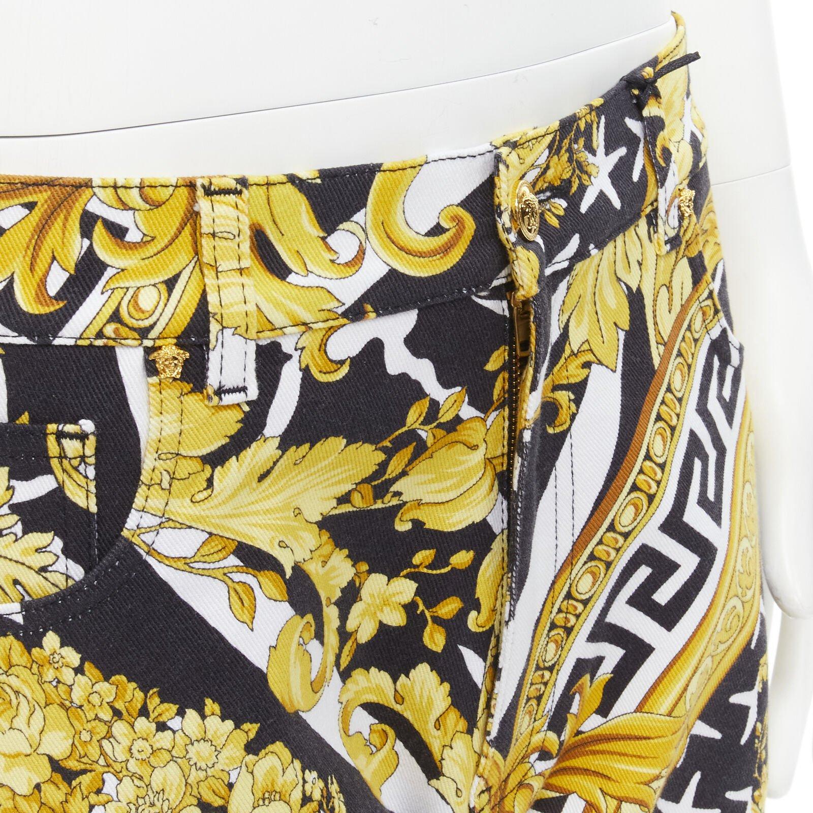 VERSACE 2019 Runway Savage Barocco jeans con borchie Medusa oro IT32
Riferimento: TGAS/C00665
Marchio: Versace
Stilista: Donatella Versace
Modello: A83895 A231070 A771
Collezione: Pre Autunno 2019 - Passerella
Materiale: Denim
Colore: Oro,