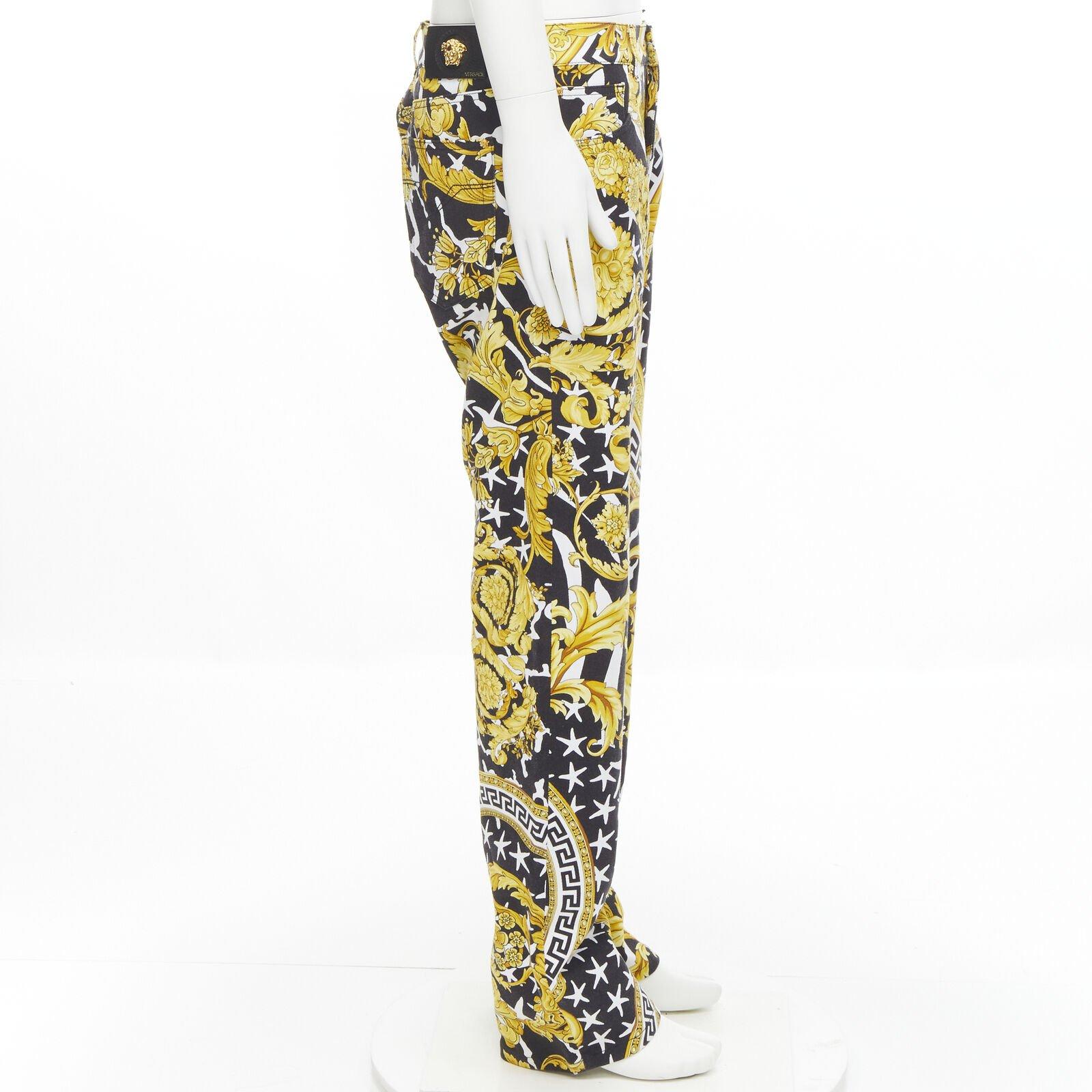 VERSACE 2019 Runway Savage Barocco jeans con borchie Medusa oro IT32 In condizioni Nuovo in vendita a Hong Kong, NT