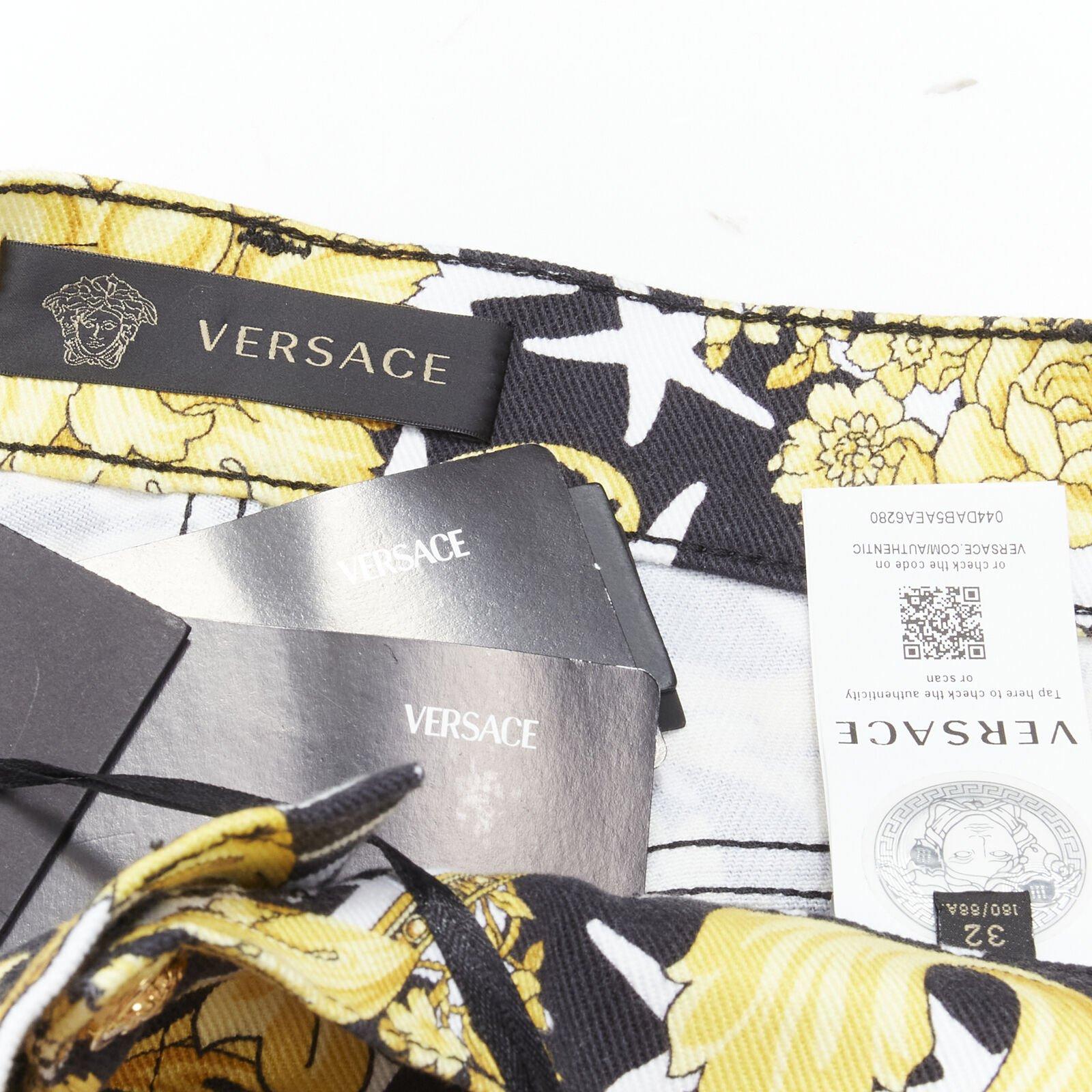 VERSACE 2019 Runway Savage Barocco jeans con borchie Medusa oro IT32 in vendita 4