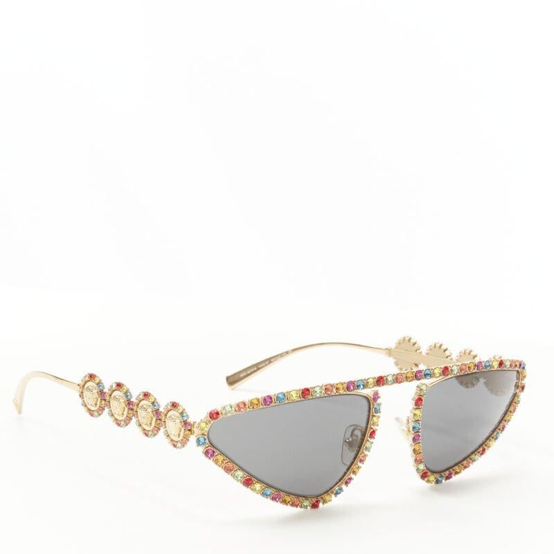 VERSACE 2019 Runway Signature Medusa rhinestone crystal sunglasses Rare
Reference: TGAS/C00040
Brand: Versace
Designer: Donatella Versace
Collection: 2019 - Runway
Material: Metal
Color: Gold
Pattern: Solid
Lining:  Metal
Extra Details: These